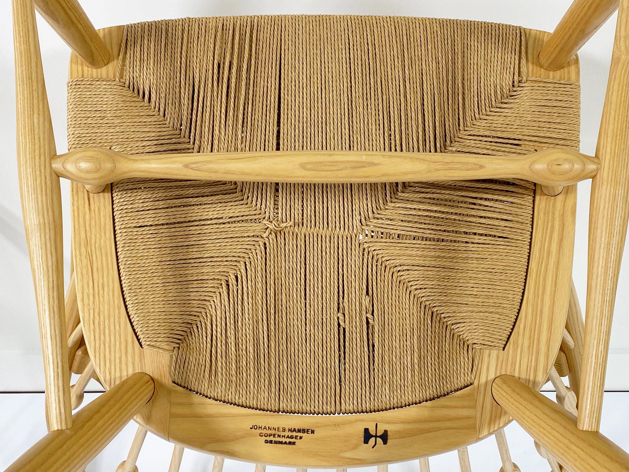Clean PAIR von Hans Wegner Aschenbecher- Pfauenstühlen aus der Mitte des Jahrhunderts für Johannes Hansen im Angebot 1