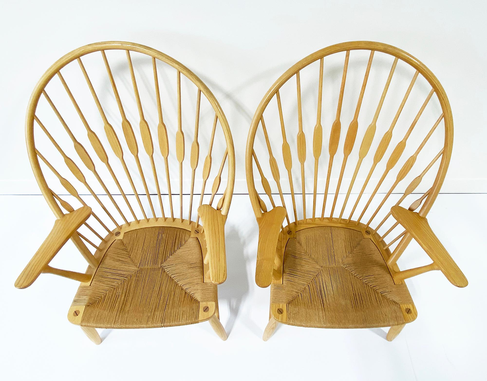 Clean PAIR von Hans Wegner Aschenbecher- Pfauenstühlen aus der Mitte des Jahrhunderts für Johannes Hansen im Angebot 2