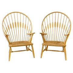Clean PAIR von Hans Wegner Aschenbecher- Pfauenstühlen aus der Mitte des Jahrhunderts für Johannes Hansen