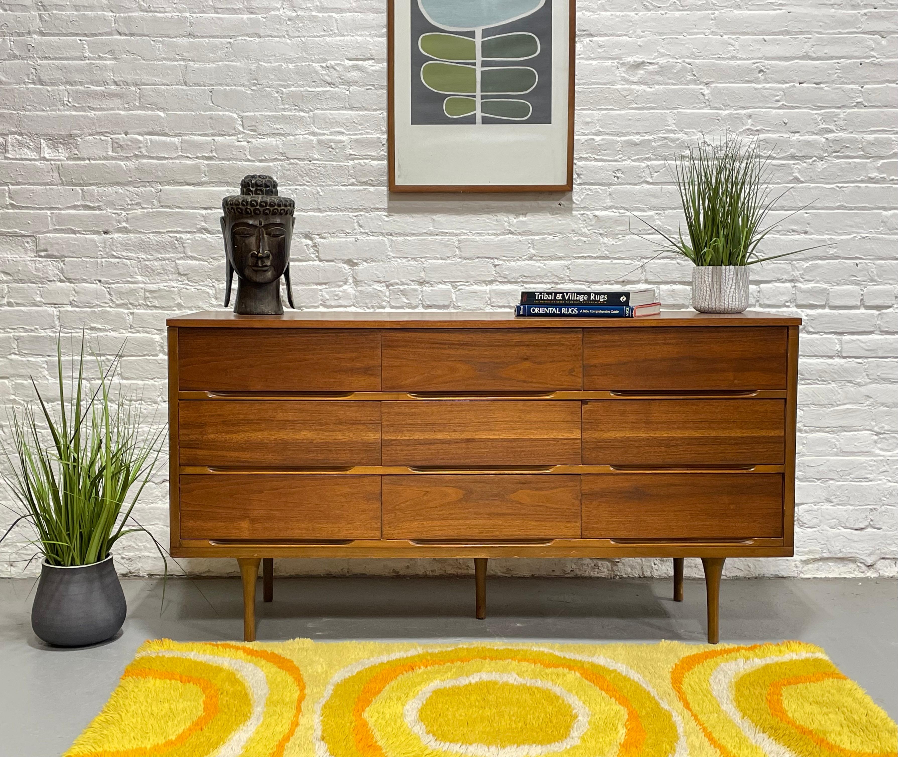 Clean + SIMPLE Mid Century Modern BEDROOM SET, c. 1960's In Good Condition In Weehawken, NJ