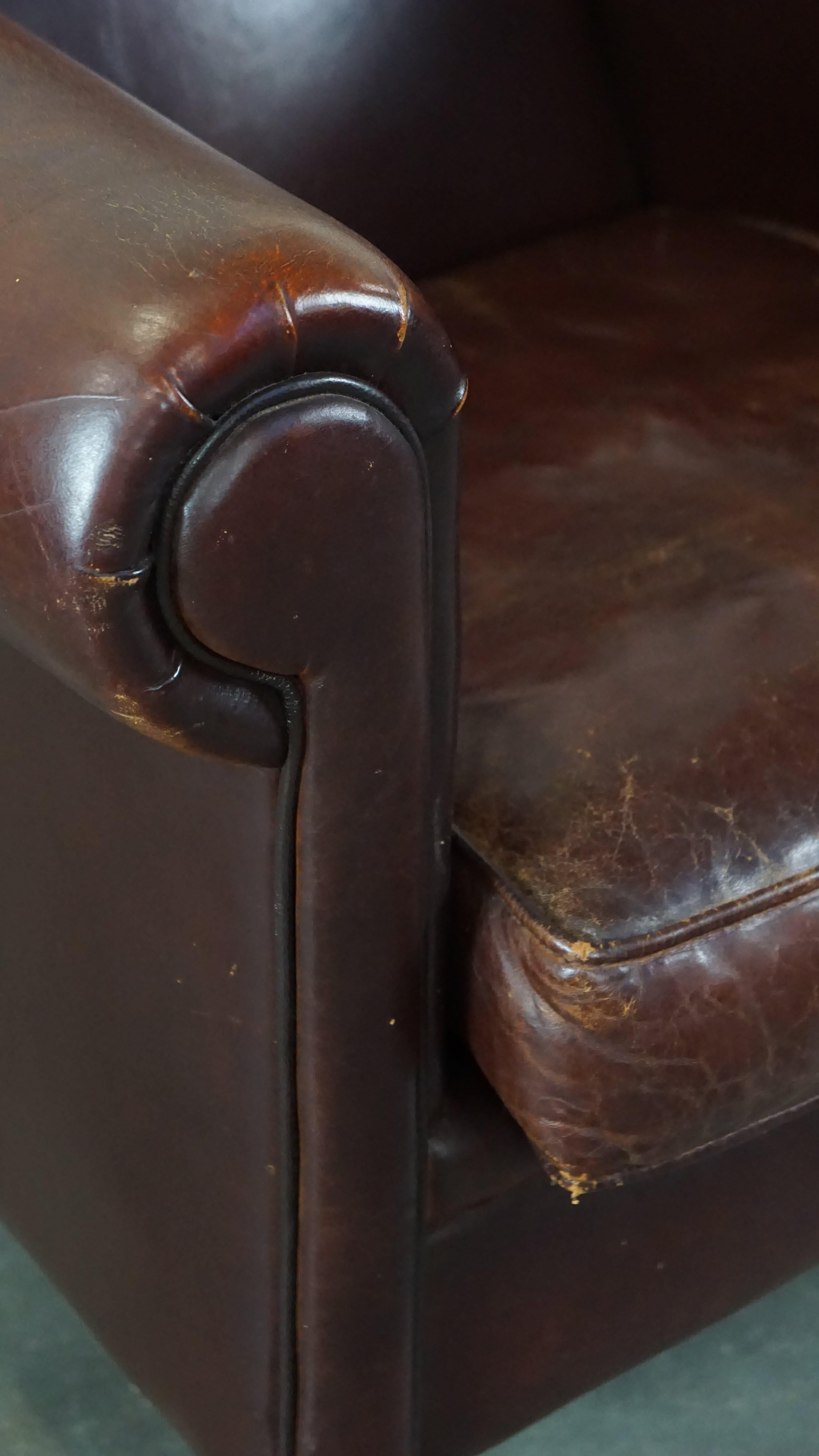 Fauteuil en peau de mouton à la finition soignée en vente 4