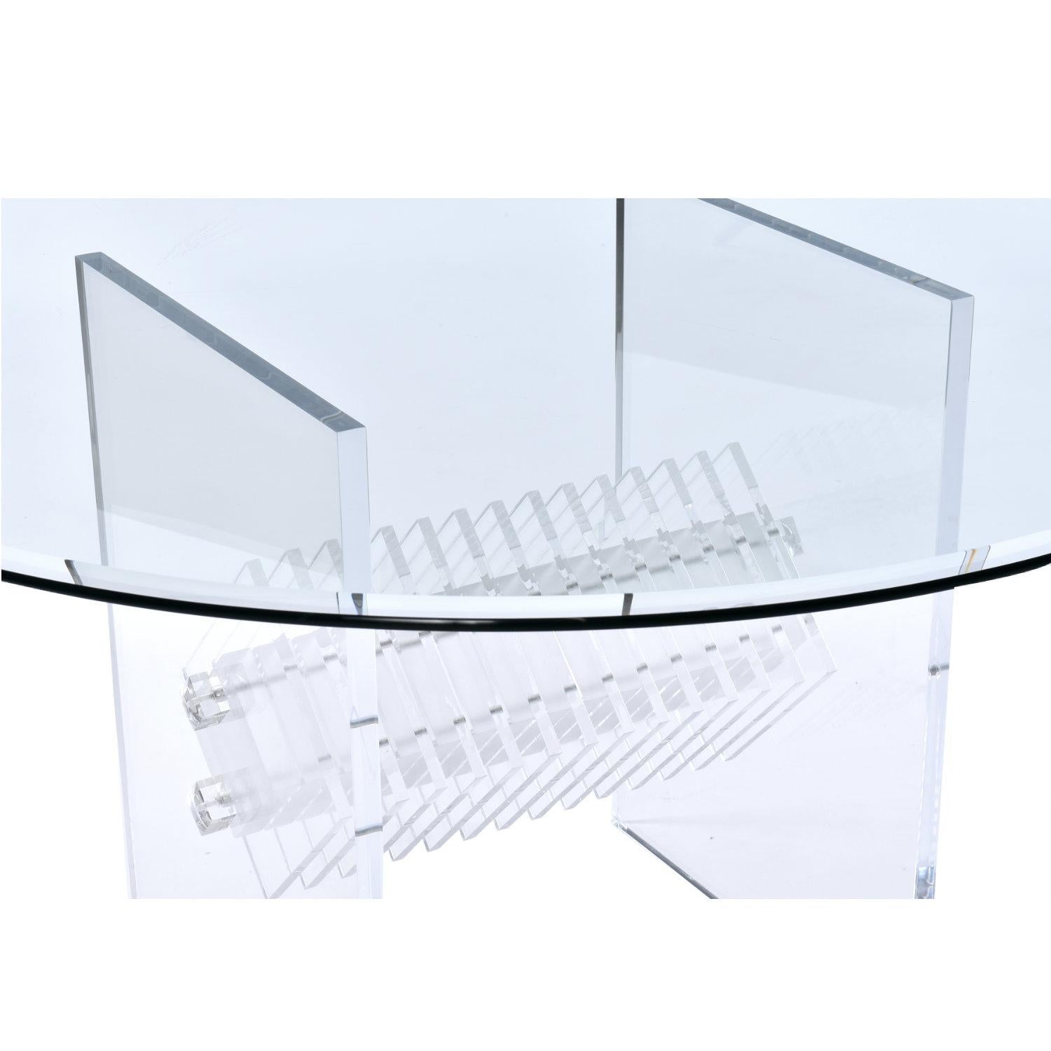 Table de salle à manger à piédestal en acrylique Lucite clair avec verre rond et centre en prisme en vente 3