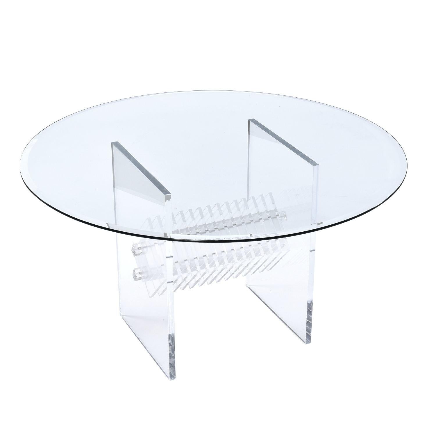Américain Table de salle à manger à piédestal en acrylique Lucite clair avec verre rond et centre en prisme en vente