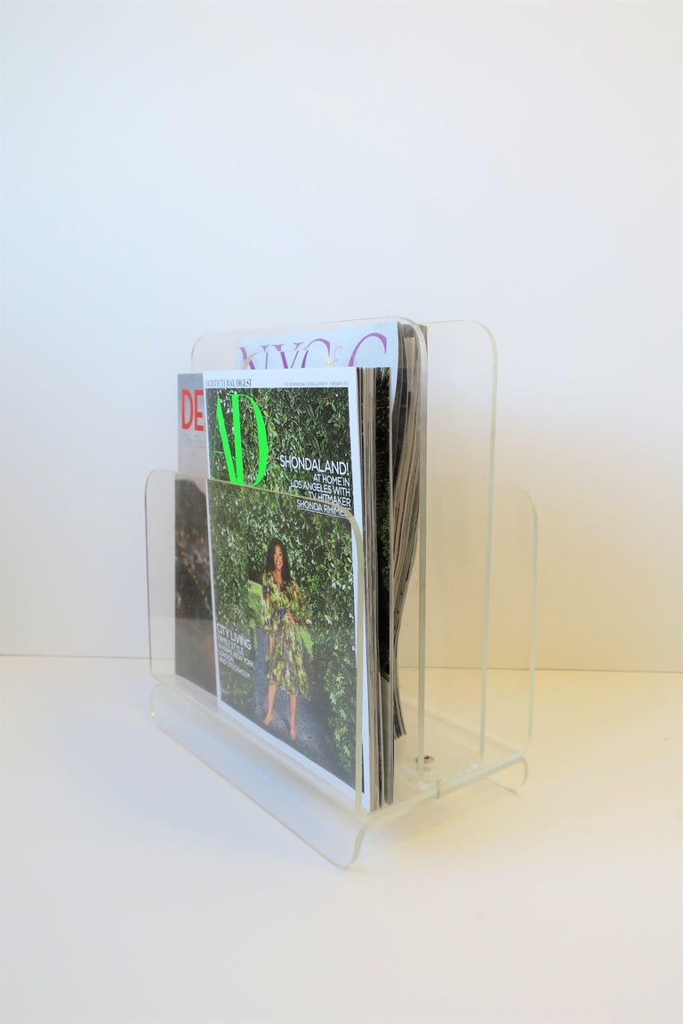 '70s Modern Clear Acrylic Lucite Magazine Holder Stand, 1976 For Sale