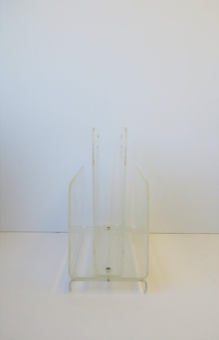 '70s Modern Clear Acrylic Lucite Magazine Holder Stand, 1976 For Sale