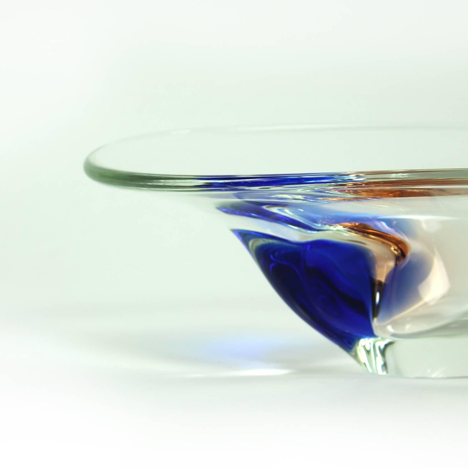 Clear and Blue Art Glass Bowl by Borocrystal, Czechoslovakia, circa 1960 For Sale 4