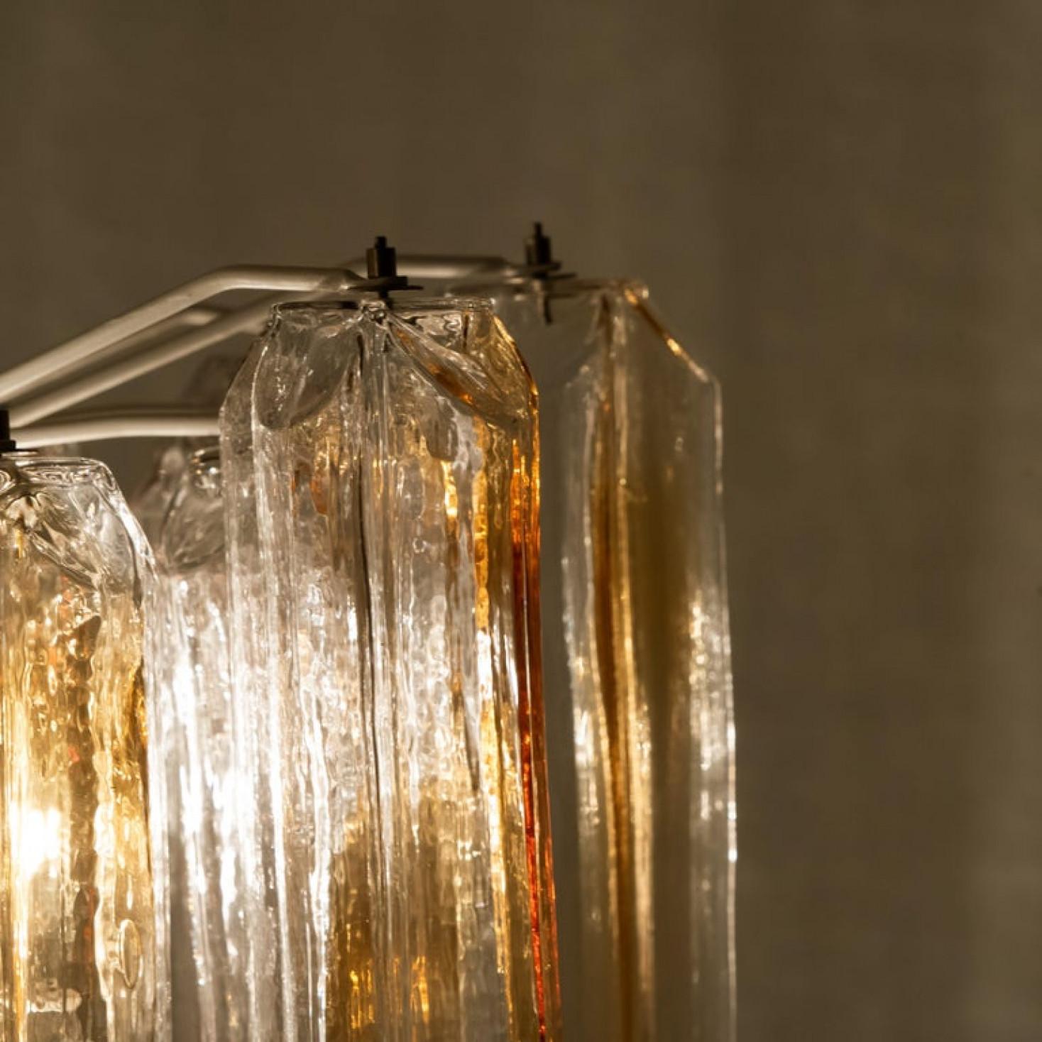 Lustre à tubes en verre transparent et orange/ambre à angle droit de J.T. Kalmar en vente 2