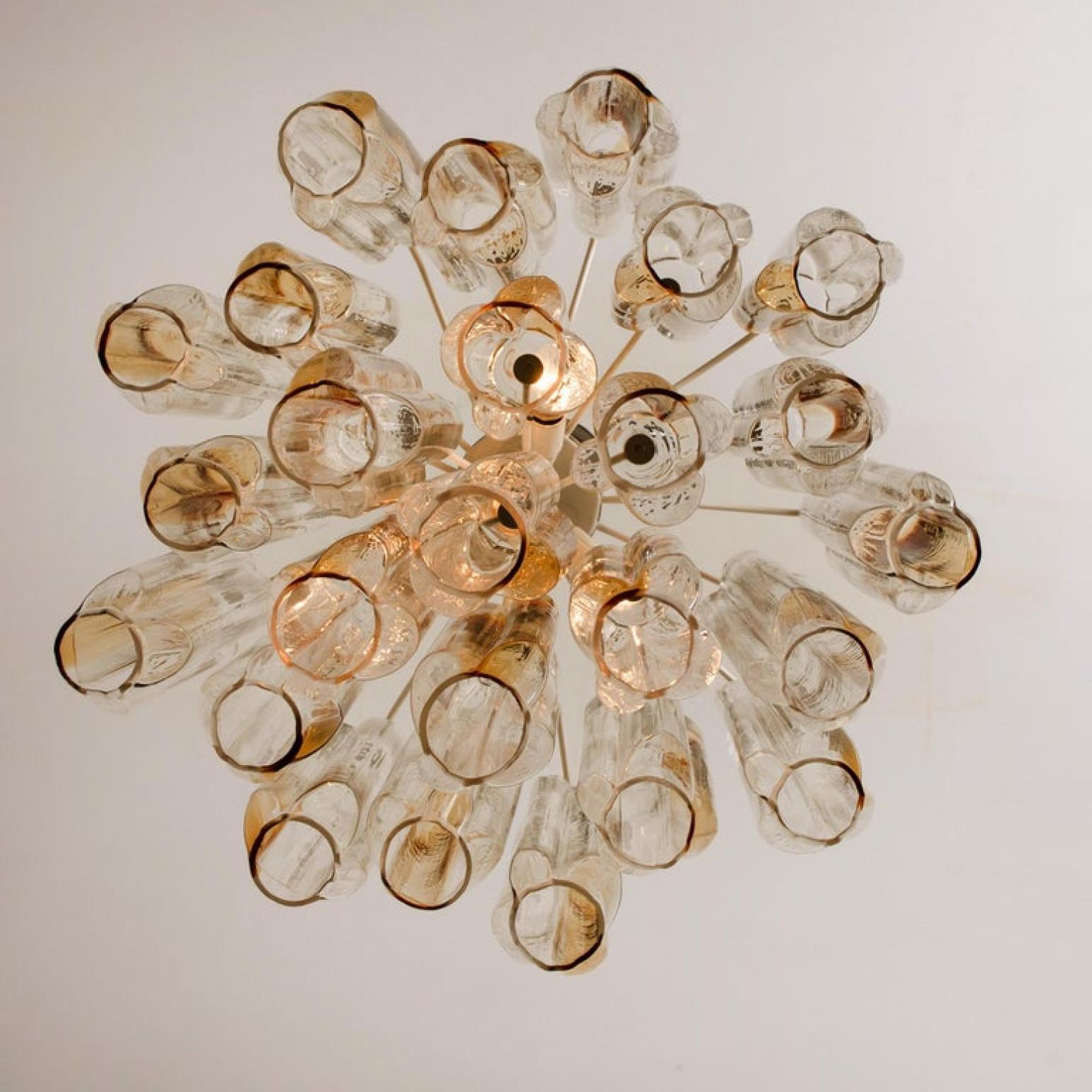 Lustre à tubes en verre transparent et orange/ambre à angle droit de J.T. Kalmar en vente 6