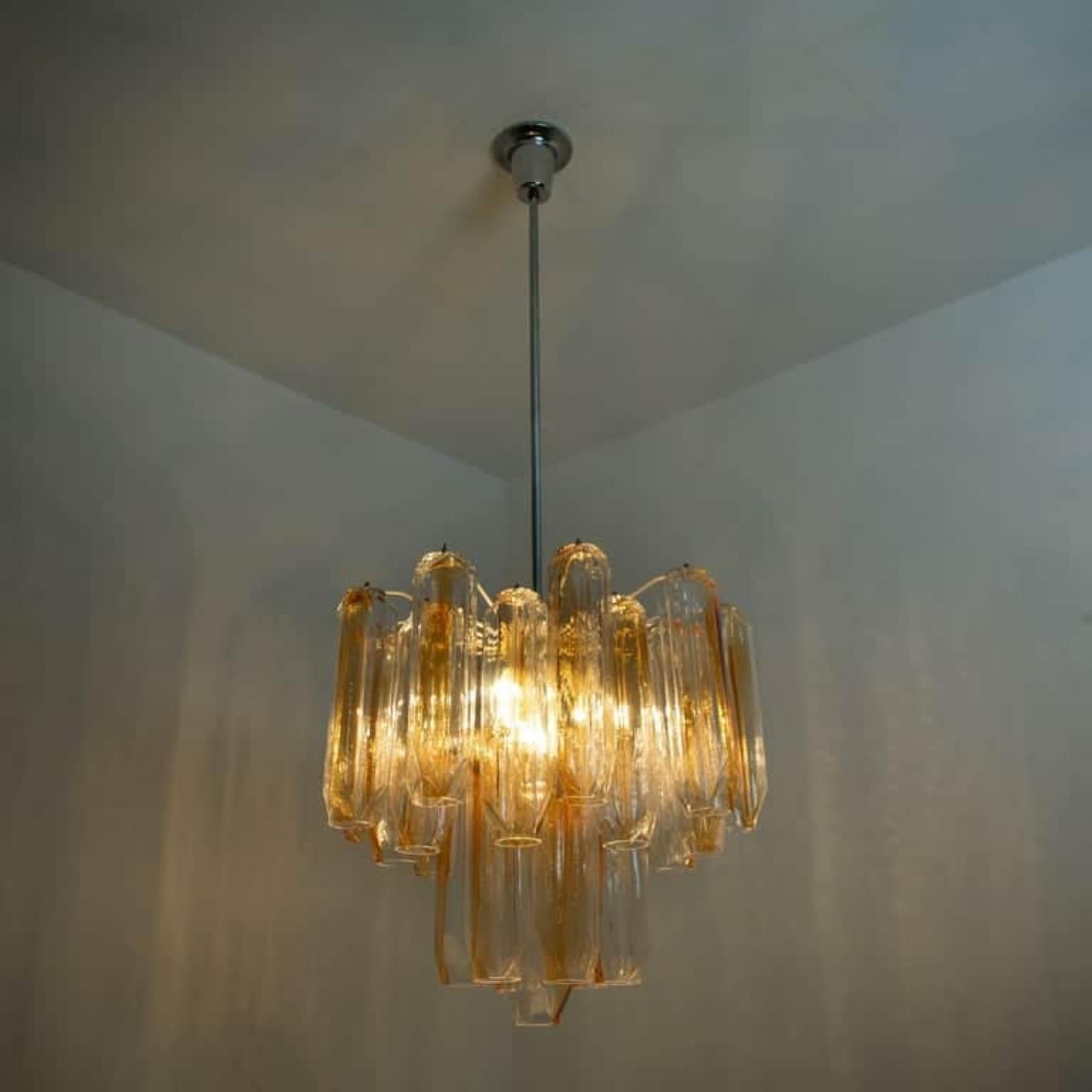 Lampadario a tubi di vetro angolati trasparenti e arancioni/ambra di J.T. Kalmar In condizioni buone in vendita a Rijssen, NL