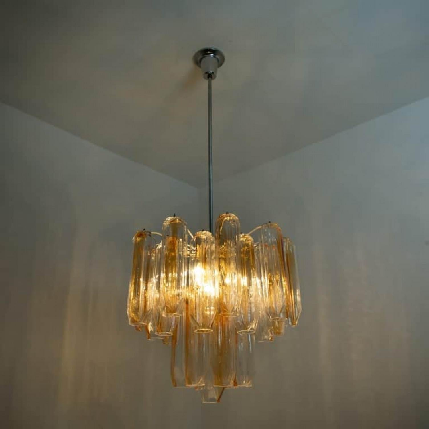 Lampadario a tubi di vetro angolati trasparenti e arancioni/ambra di J.T. Kalmar In condizioni buone in vendita a Rijssen, NL