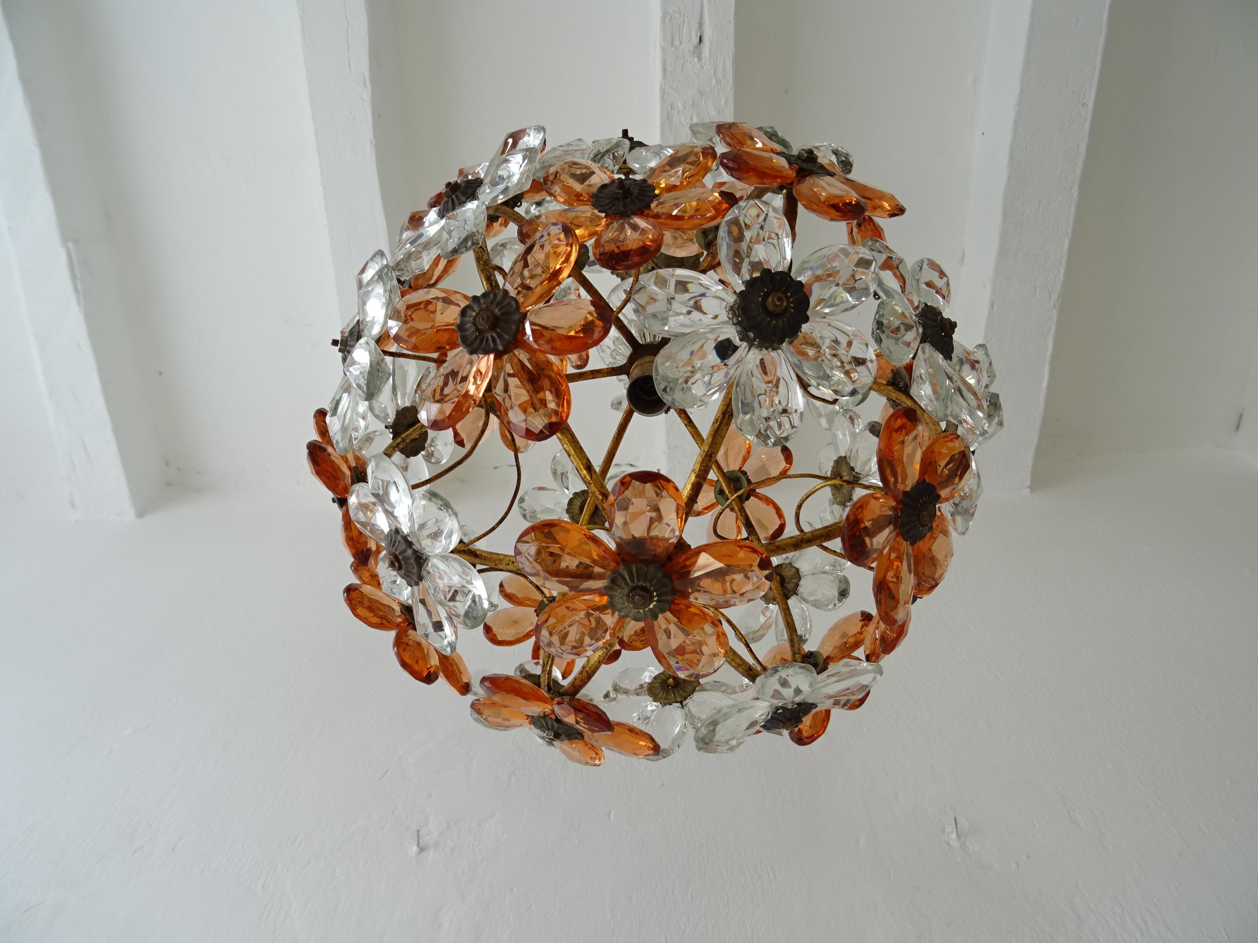 Art Déco Lampadario in stile Maison Baguès con fiori di cristallo trasparente e color pesca, 1920 ca. in vendita