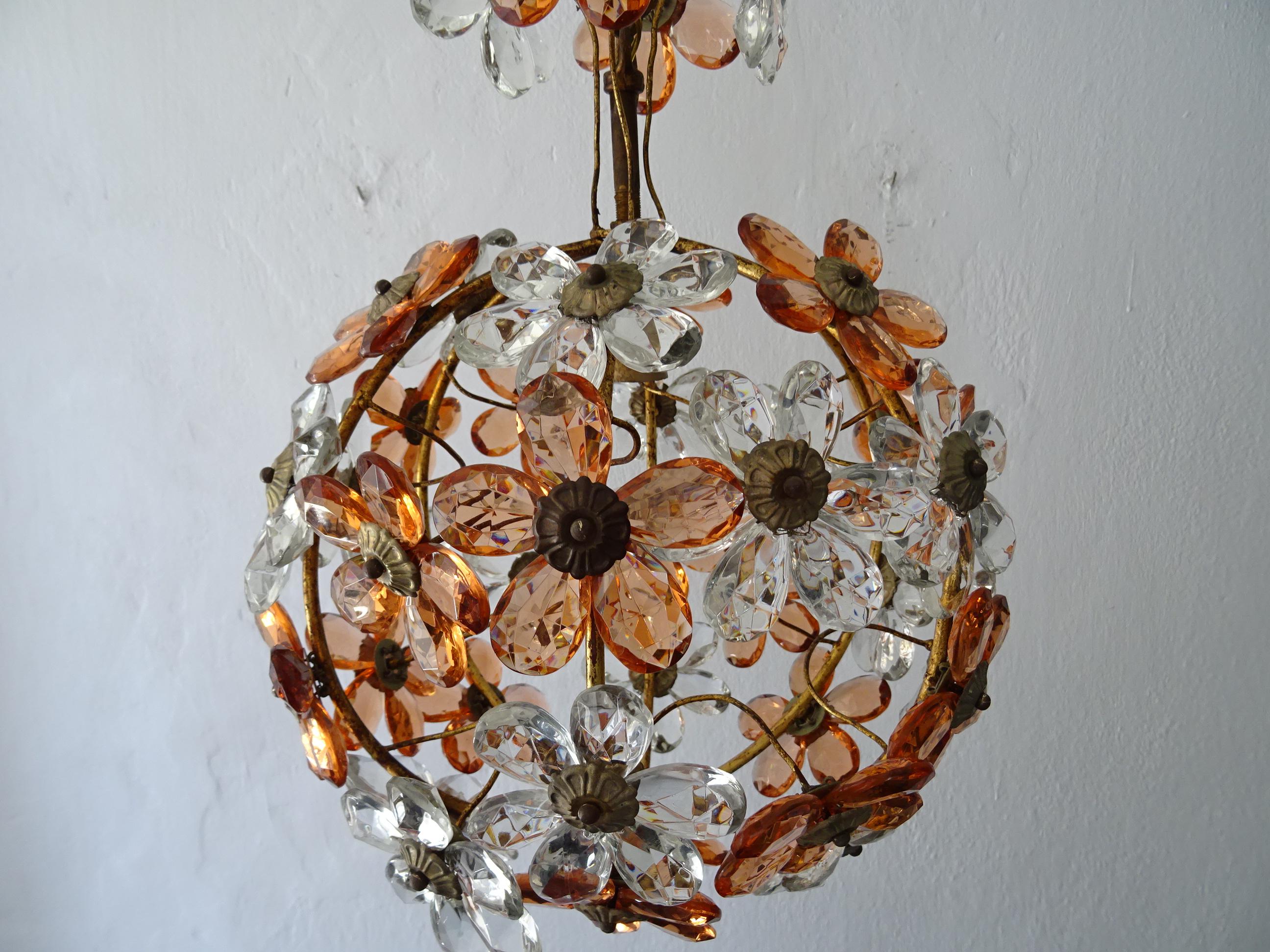 Art Deco Clear and Peach Crystal Flowers Maison Baguès Style Chandelier, c 1920 For Sale