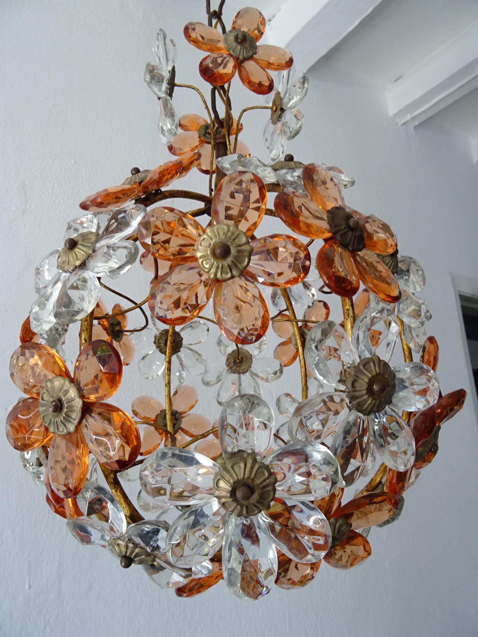 Early 20th Century Clear and Peach Crystal Flowers Maison Baguès Style Chandelier, c 1920 For Sale