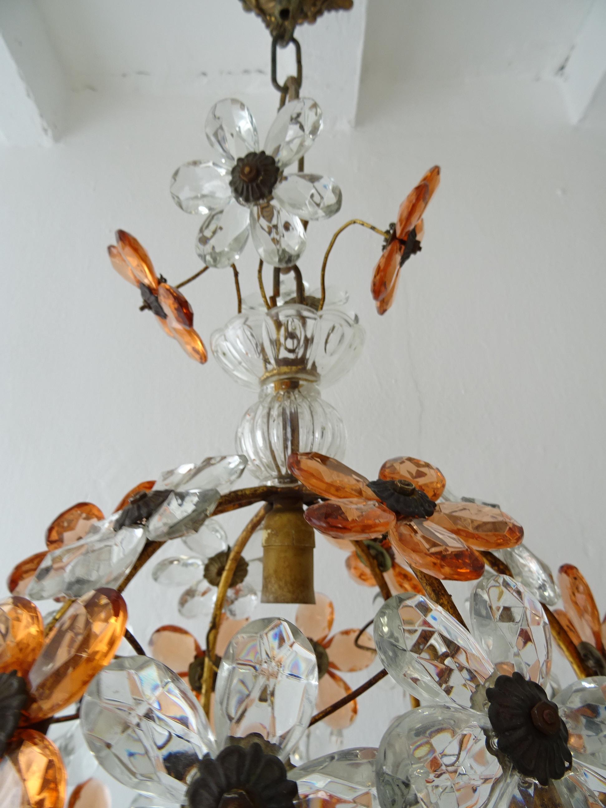 Lampadario in stile Maison Baguès con fiori di cristallo trasparente e color pesca, 1920 ca. in vendita 1