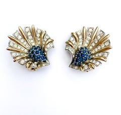 Ohrringe „Schalen“ aus klarem und saphirfarbenem Paste, Marcel Boucher, USA, 1960er Jahre.