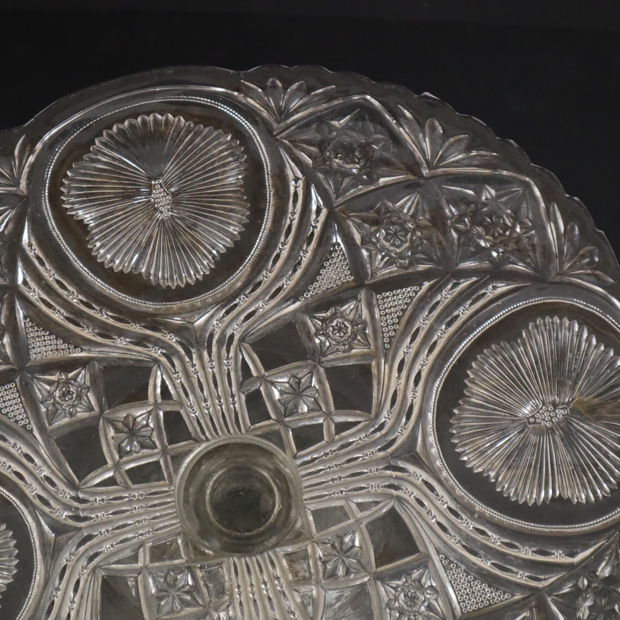 Clear Art Deco Cake Stand Pressed Glass Vintage Cake Stand SIV Deposé In Good Condition For Sale In Poperinge, BE