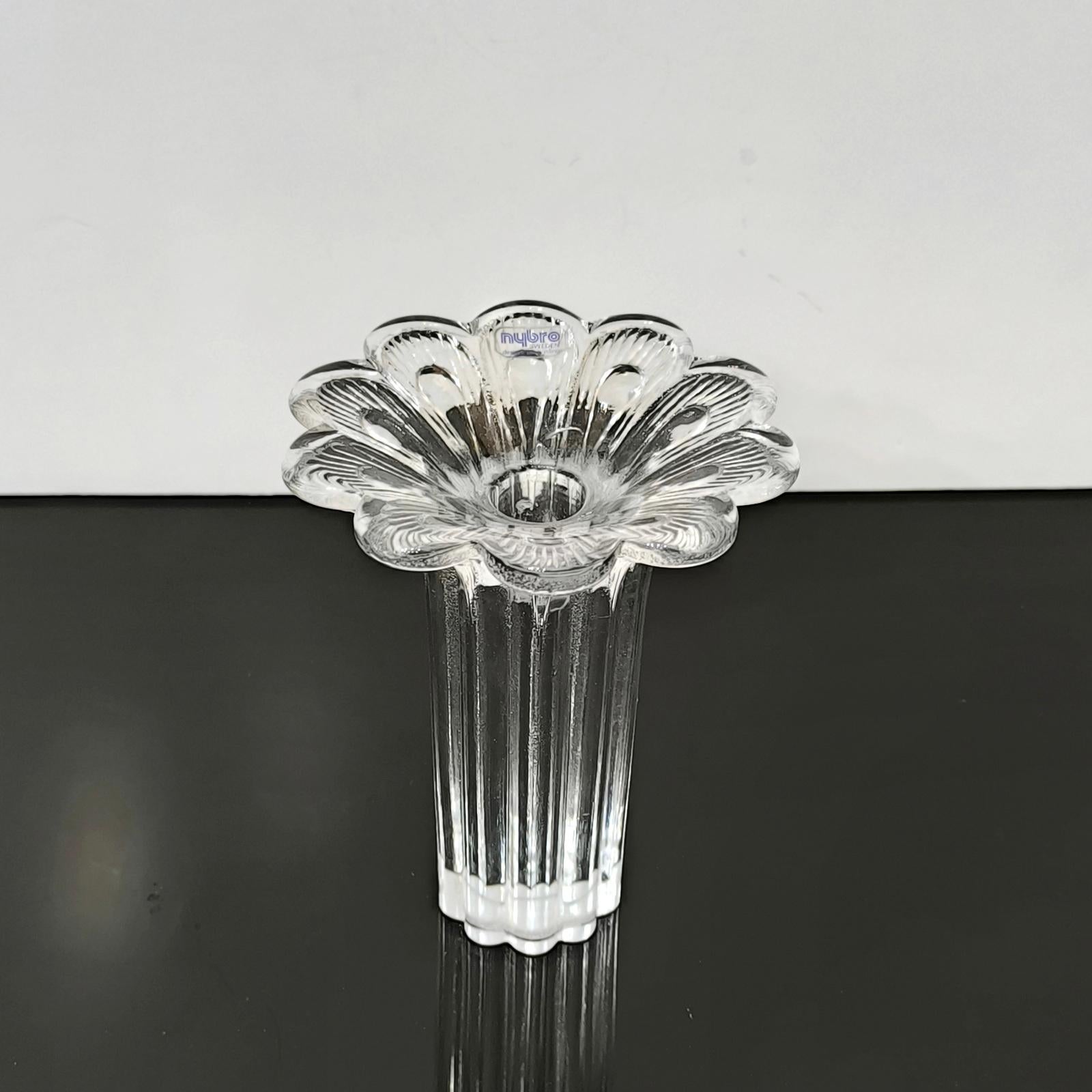 Kerzenhalter aus klarem Kunstglas mit Blumenaufsatz aus Klarglas von Paul Isling für Nybro Schweden (Moderne der Mitte des Jahrhunderts) im Angebot