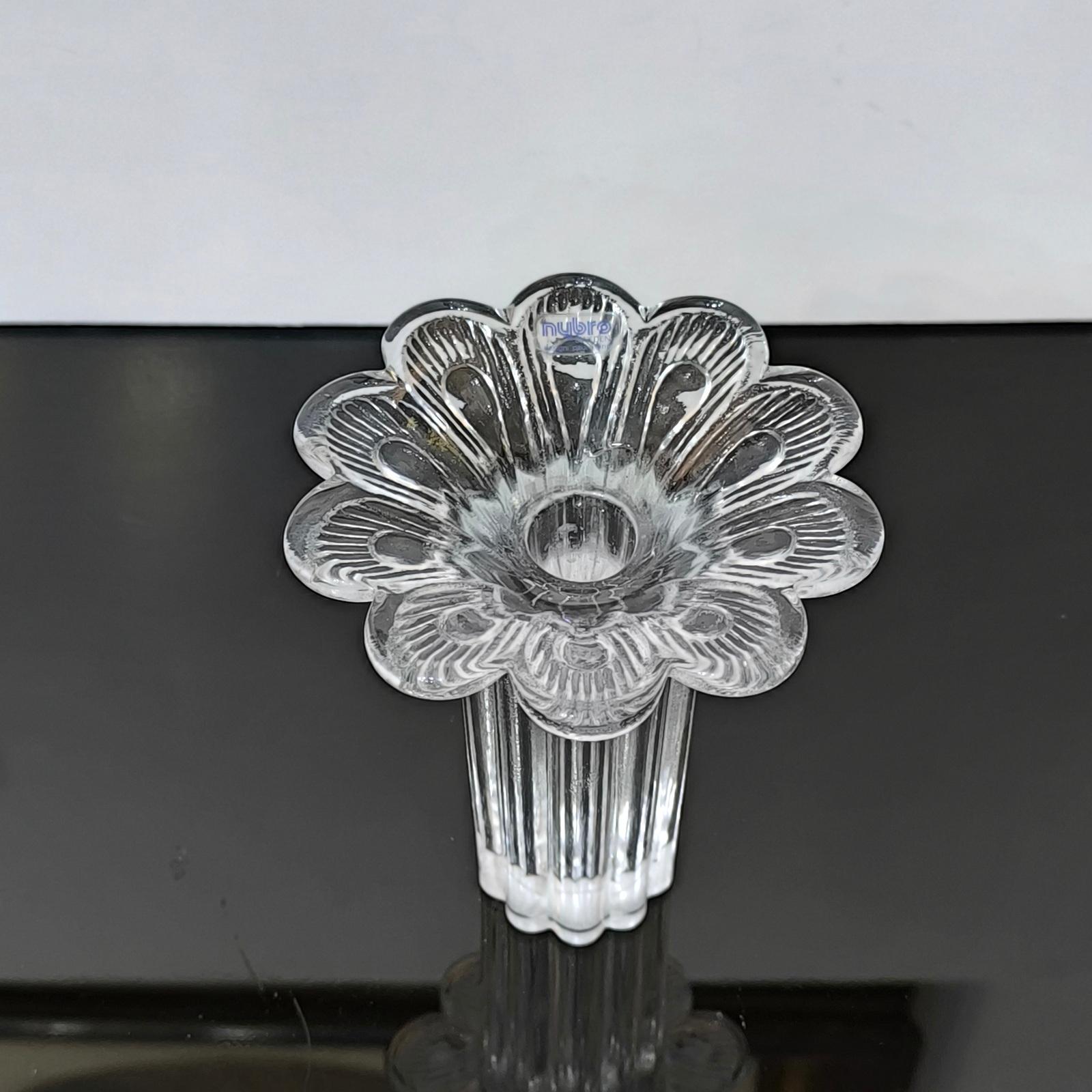 Kerzenhalter aus klarem Kunstglas mit Blumenaufsatz aus Klarglas von Paul Isling für Nybro Schweden (Schwedisch) im Angebot