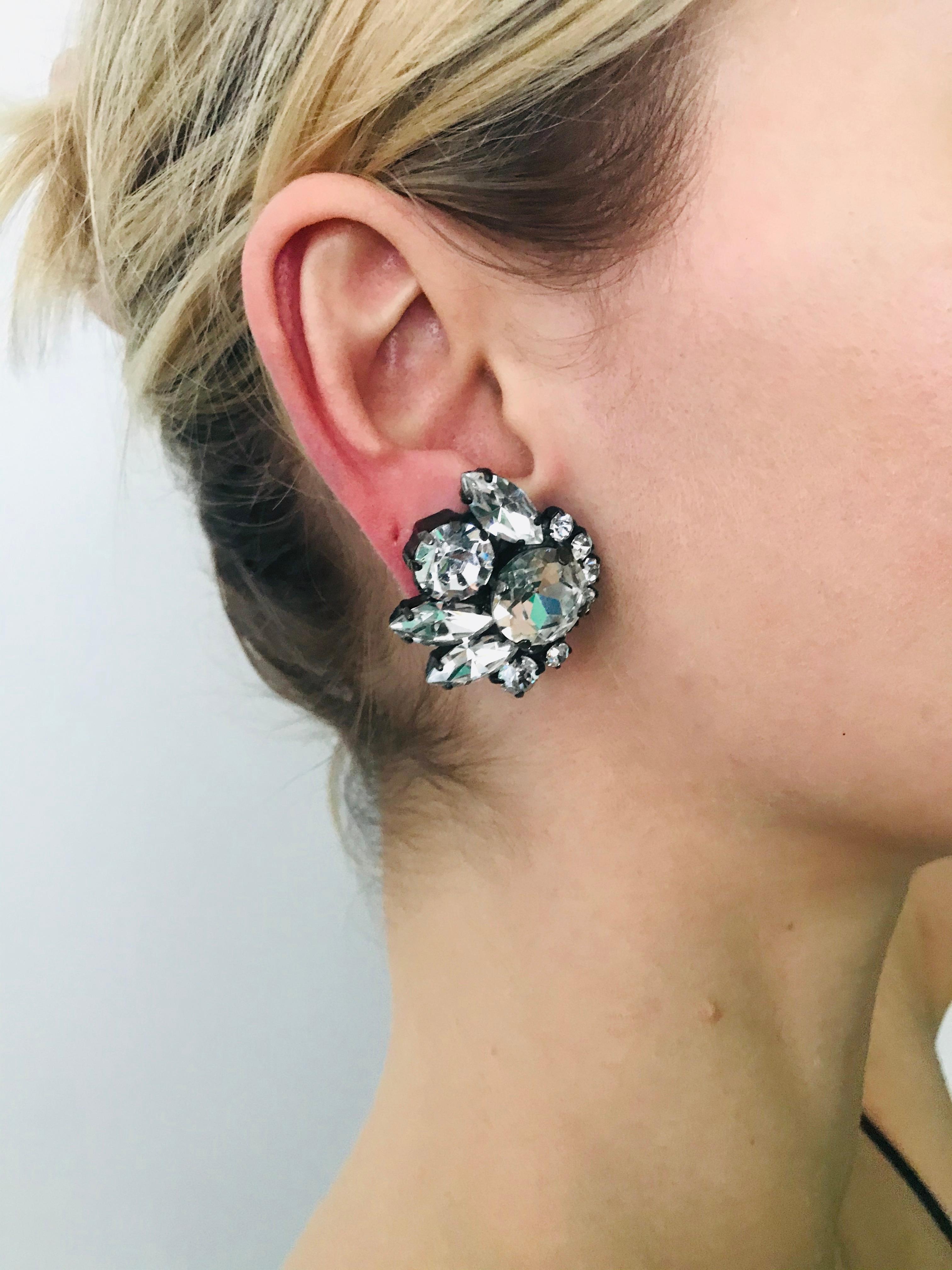 Clear Austrian Crystal Button Cluster Japanned Clip Earrings In New Condition For Sale In Toronto, CA