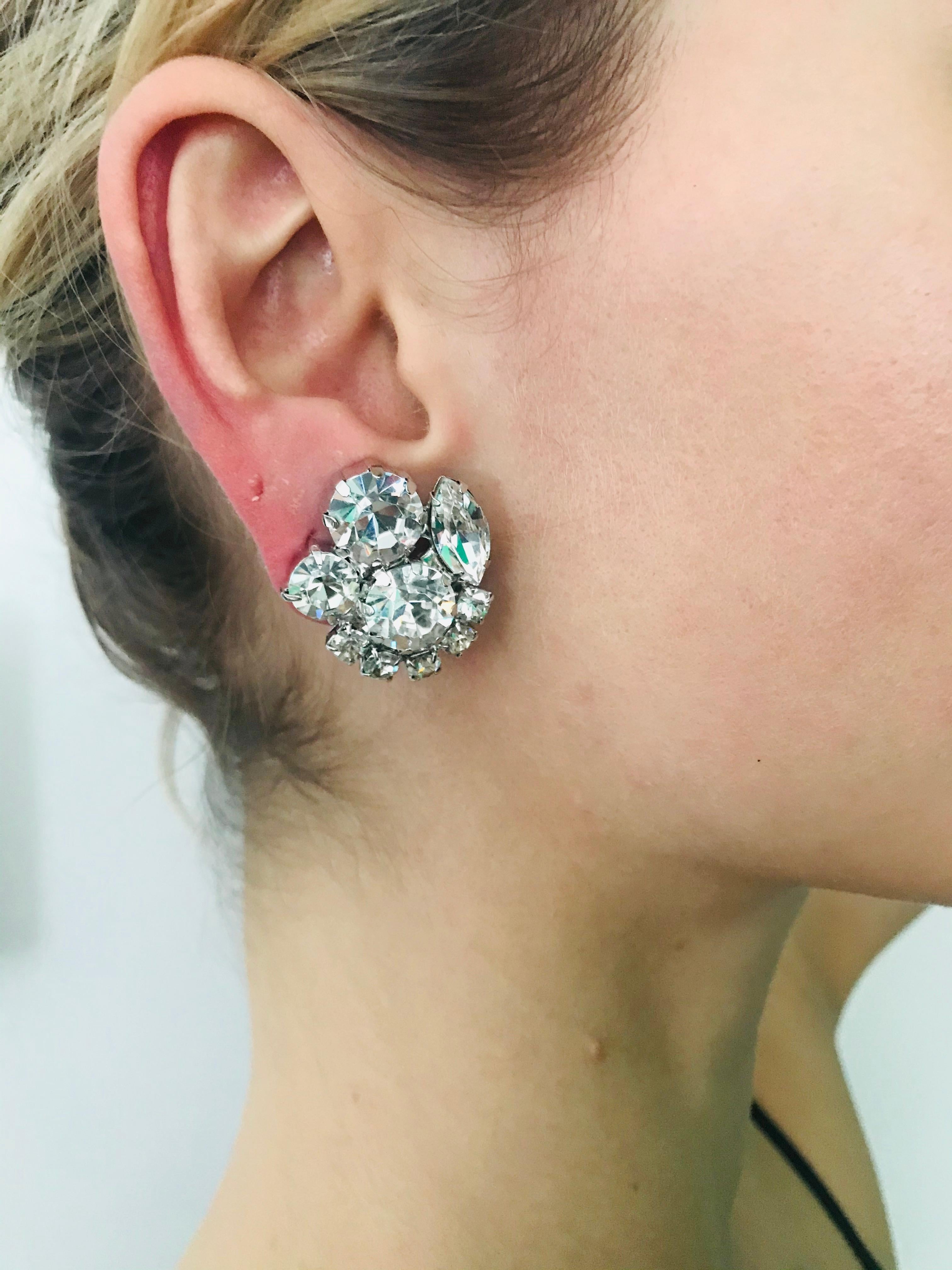 Clear Austrian Crystal Button Cluster Rhodium Clip Earrings In New Condition For Sale In Toronto, CA