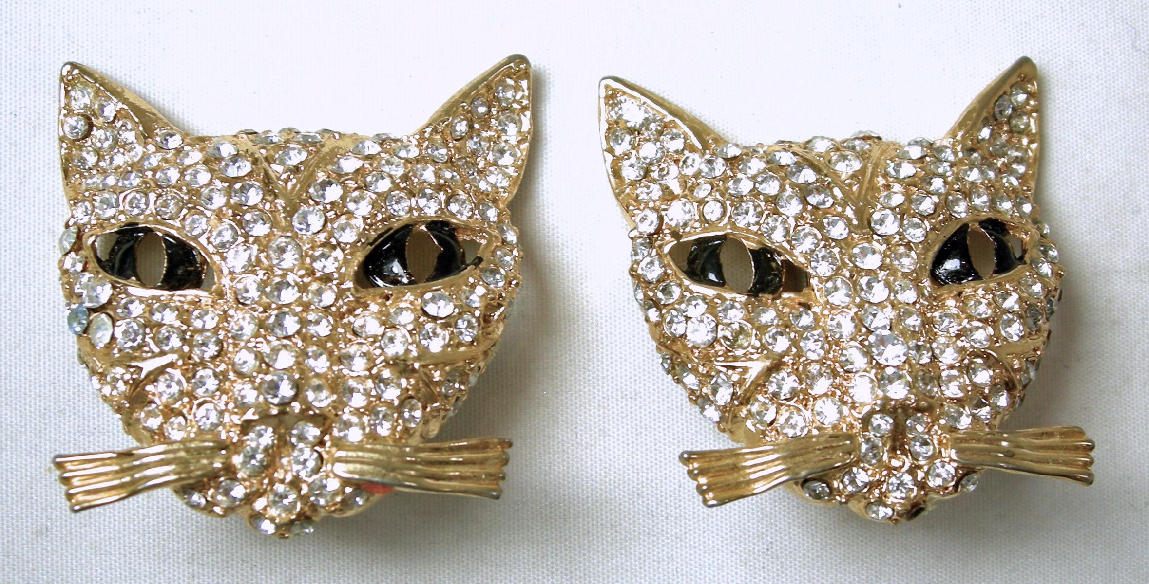 These earrings have a cat design with black crystal eyes surrounded by clear crystals in a gold tone setting.  In excellent condition, these clip earrings measure 1-1/2” x 1-1/2”.