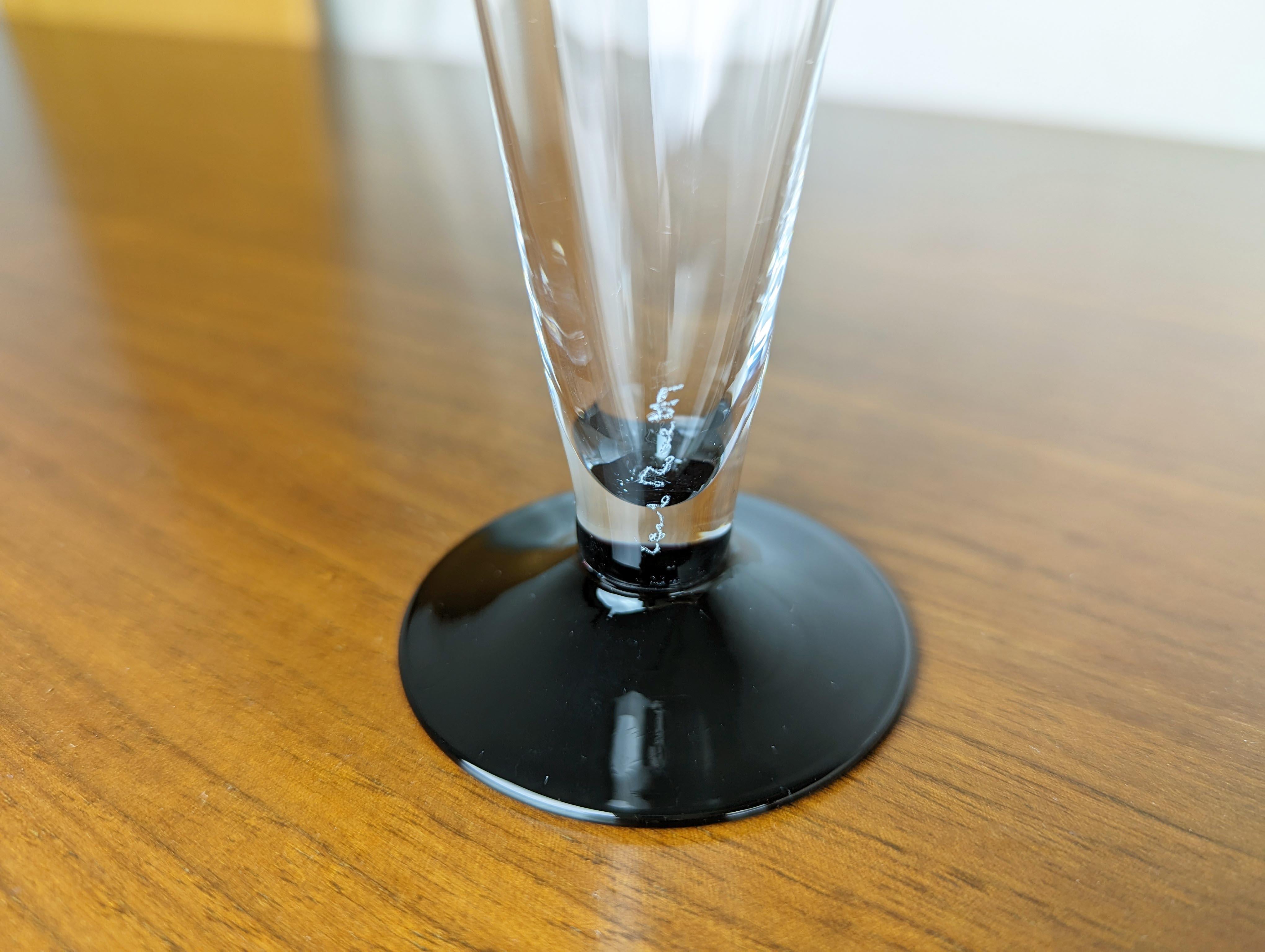 Fin du 20e siècle Flûtes de la série ottagonale en verre de Murano clair et noir par Carlo Moretti, 1974