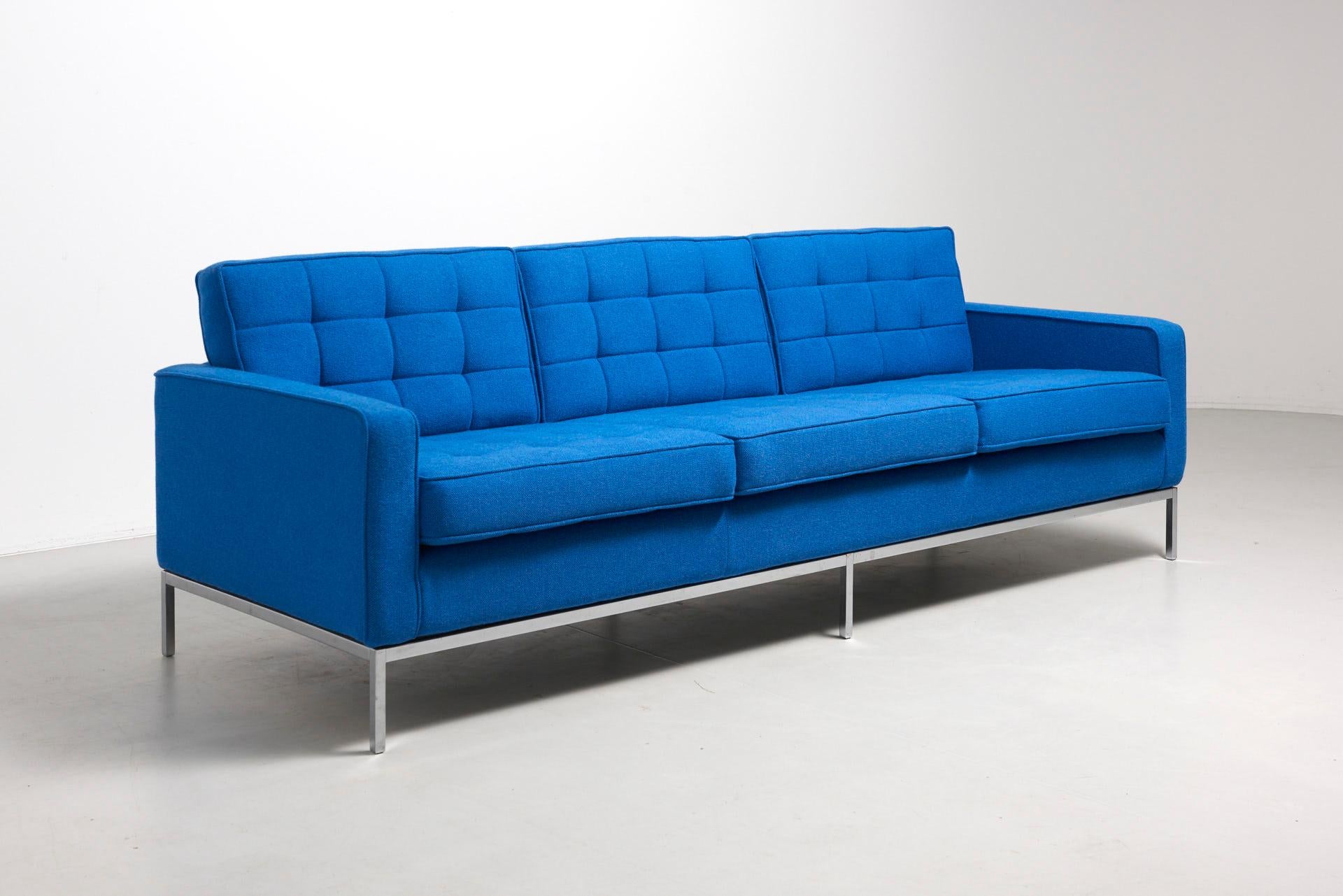 This 3 seat sofa, designed by Florence Knoll for Knoll International in 1954, is a timeless classic and example of midcentury modern furniture. The exposed metal frame with tubular steel legs carries a solid wood structure. The sofa has been
