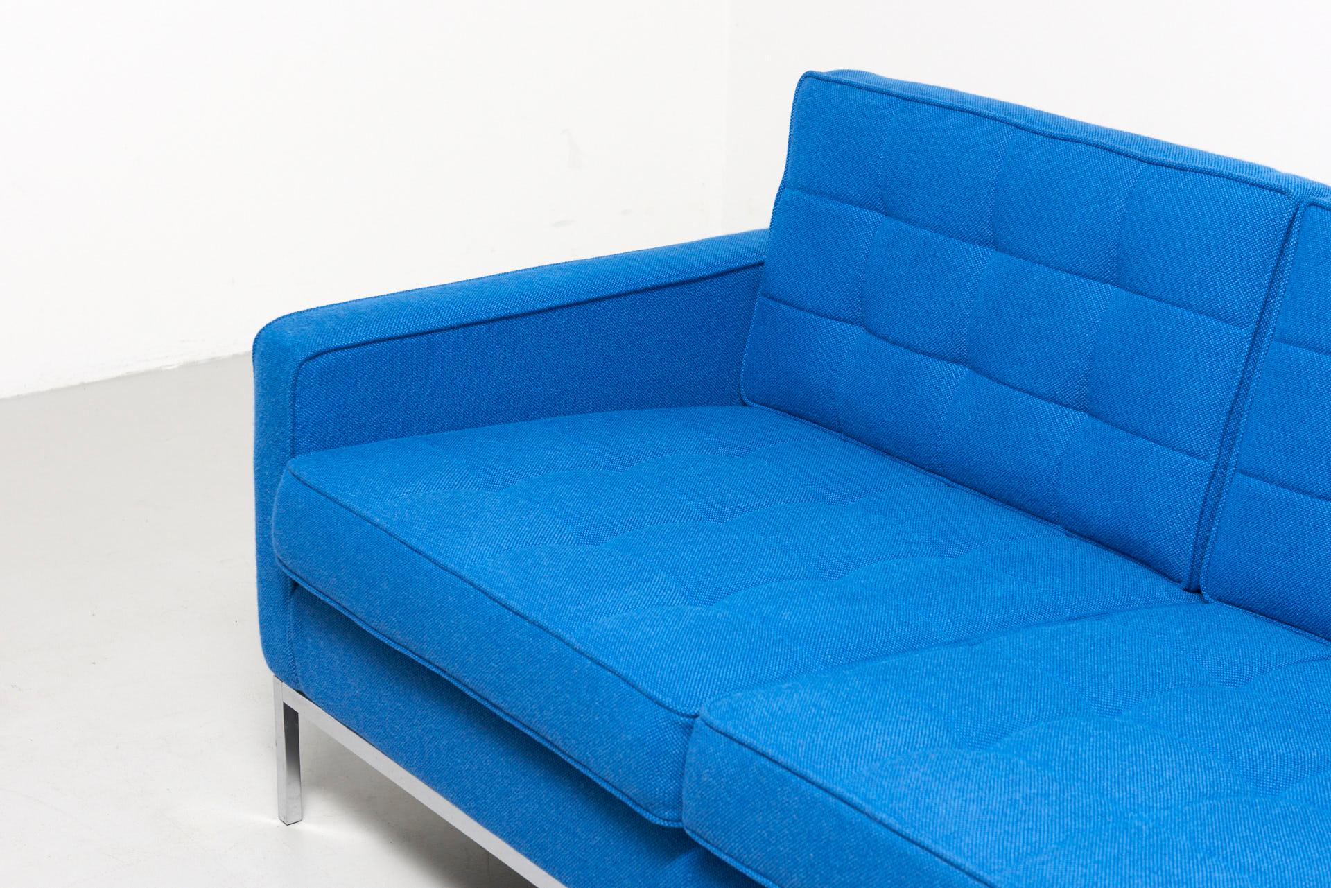 Clear Blue 3 Seat Sofa by Florence Knoll, 1954 In Excellent Condition In Antwerpen, BE