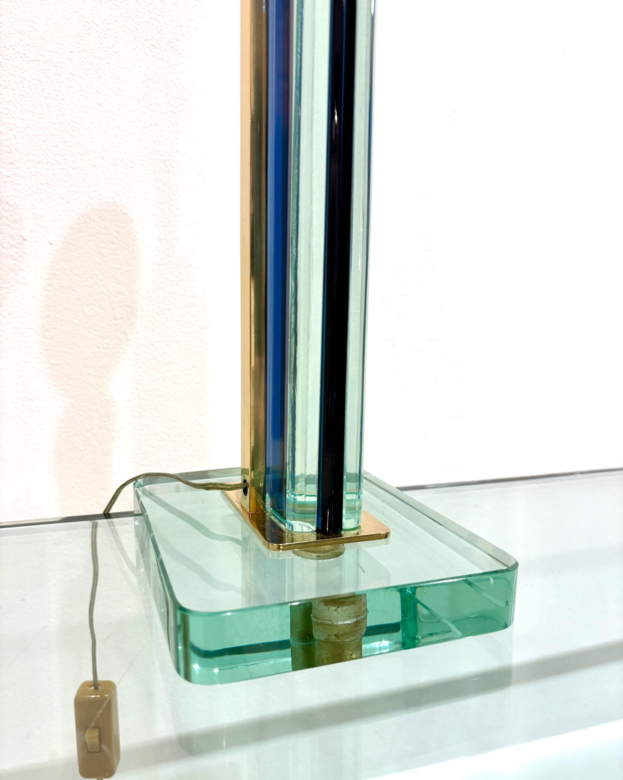 Lampada da tavolo in vetro blu trasparente e ottone di Pietro Chiesa per Fontana Arte in vendita 4