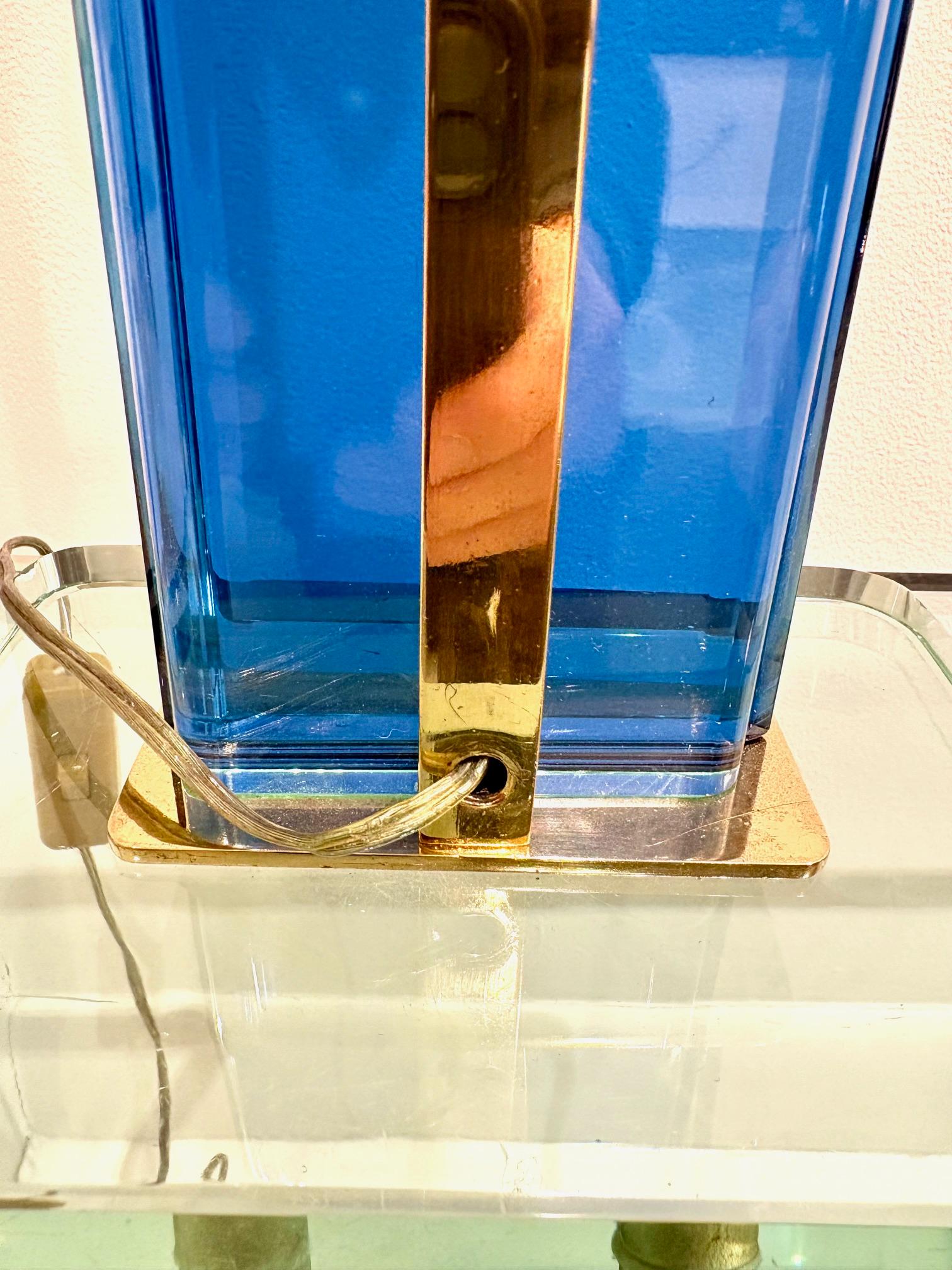 Lampada da tavolo in vetro blu trasparente e ottone di Pietro Chiesa per Fontana Arte in vendita 6