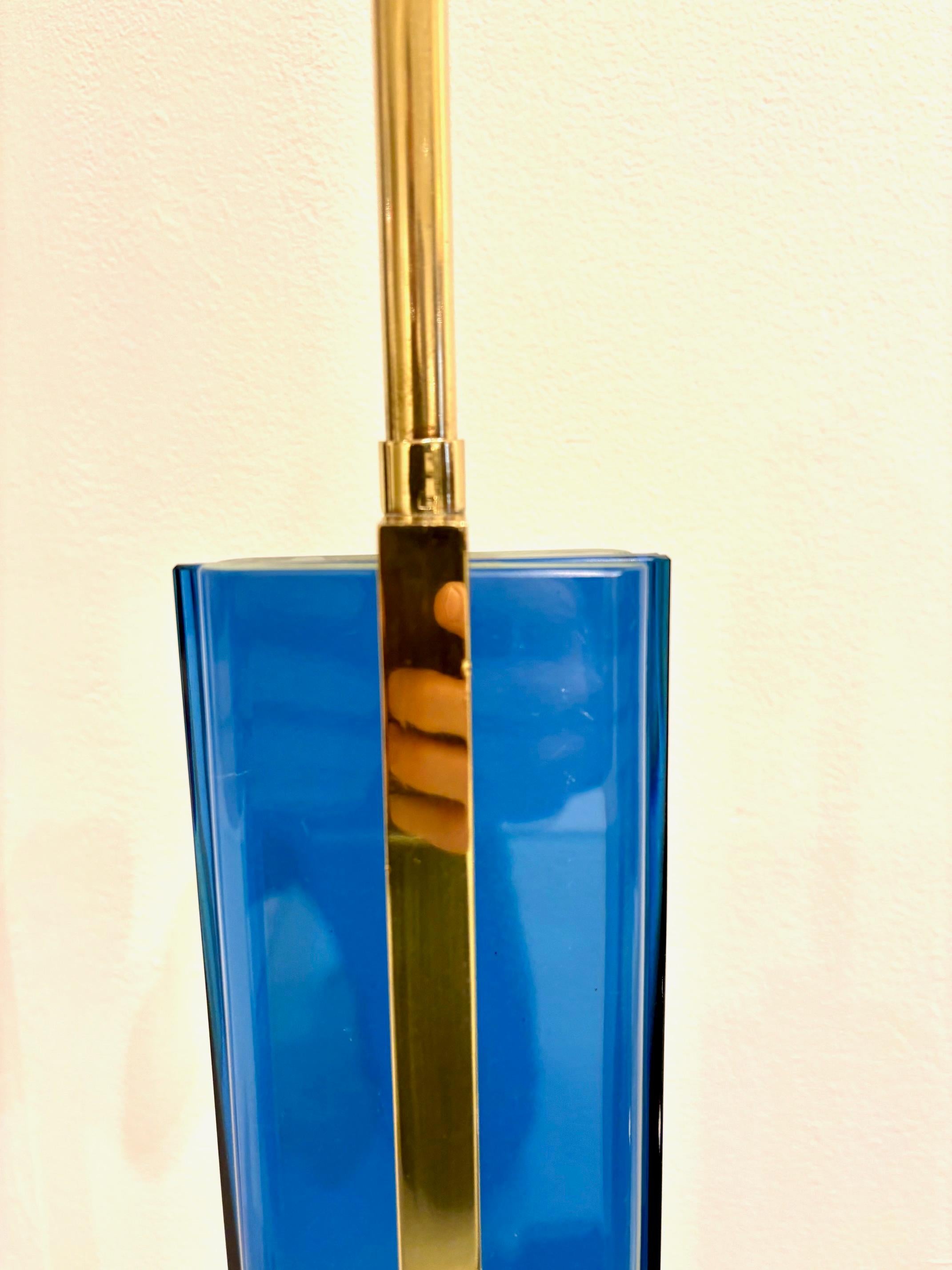 Lampada da tavolo in vetro blu trasparente e ottone di Pietro Chiesa per Fontana Arte in vendita 1