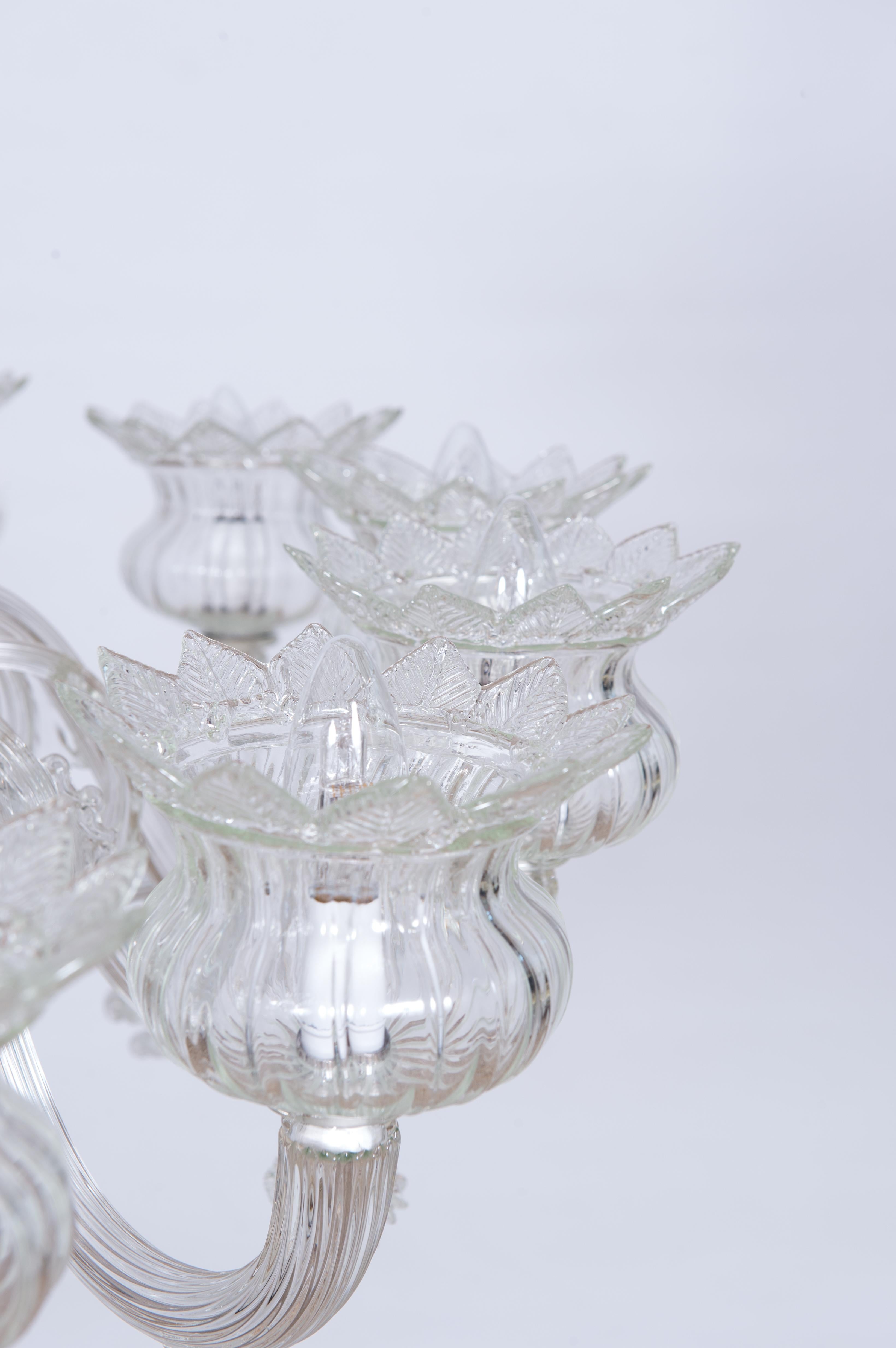 Klarer Gänseblümchen-Kronleuchter aus Muranoglas mit 12 Lichtern, 21. Jahrhundert, Italien 5