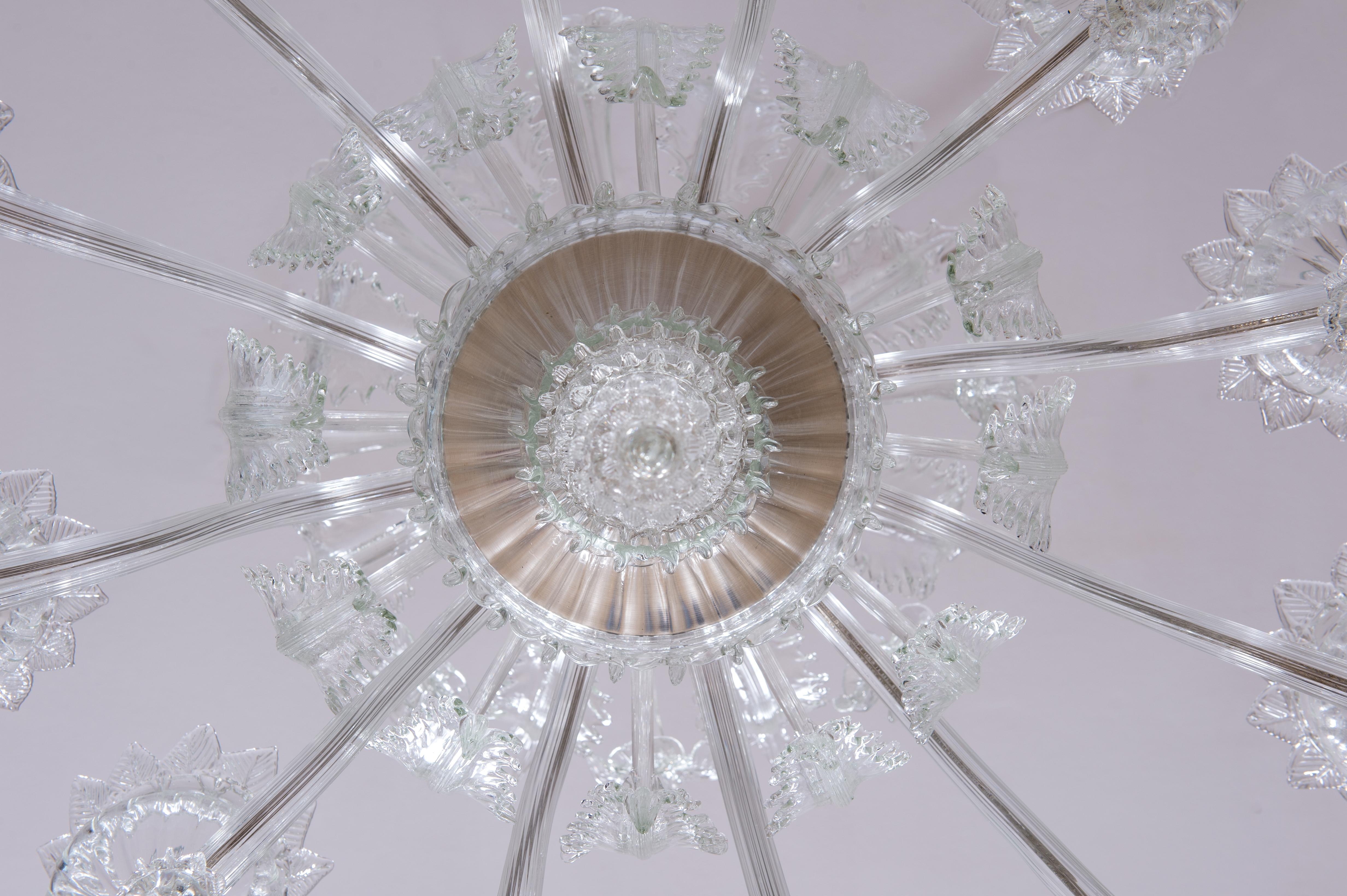 Klarer Gänseblümchen-Kronleuchter aus Muranoglas mit 12 Lichtern, 21. Jahrhundert, Italien 9