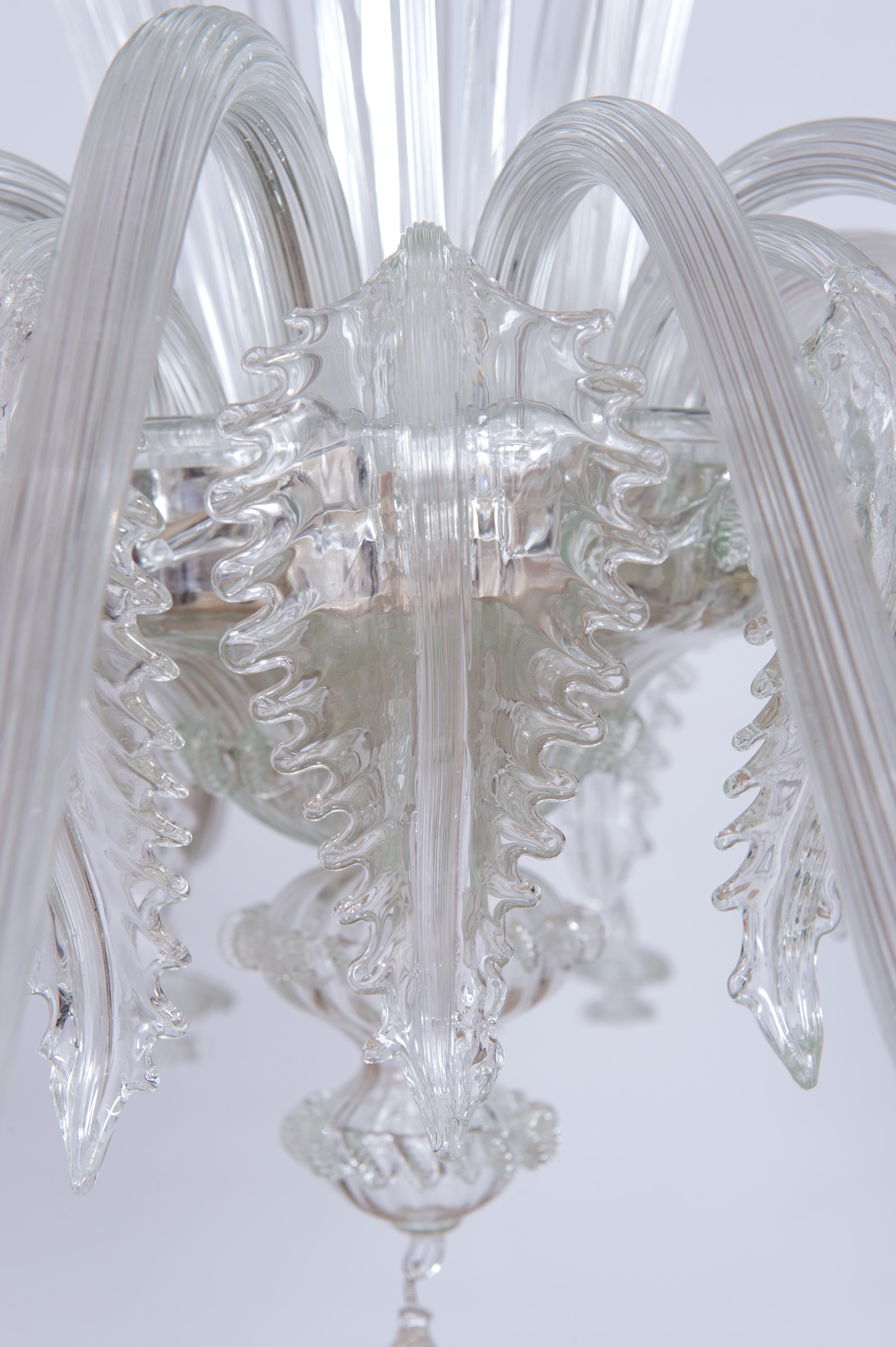 Klarer Gänseblümchen-Kronleuchter aus Muranoglas mit 12 Lichtern, 21. Jahrhundert, Italien (21. Jahrhundert und zeitgenössisch)