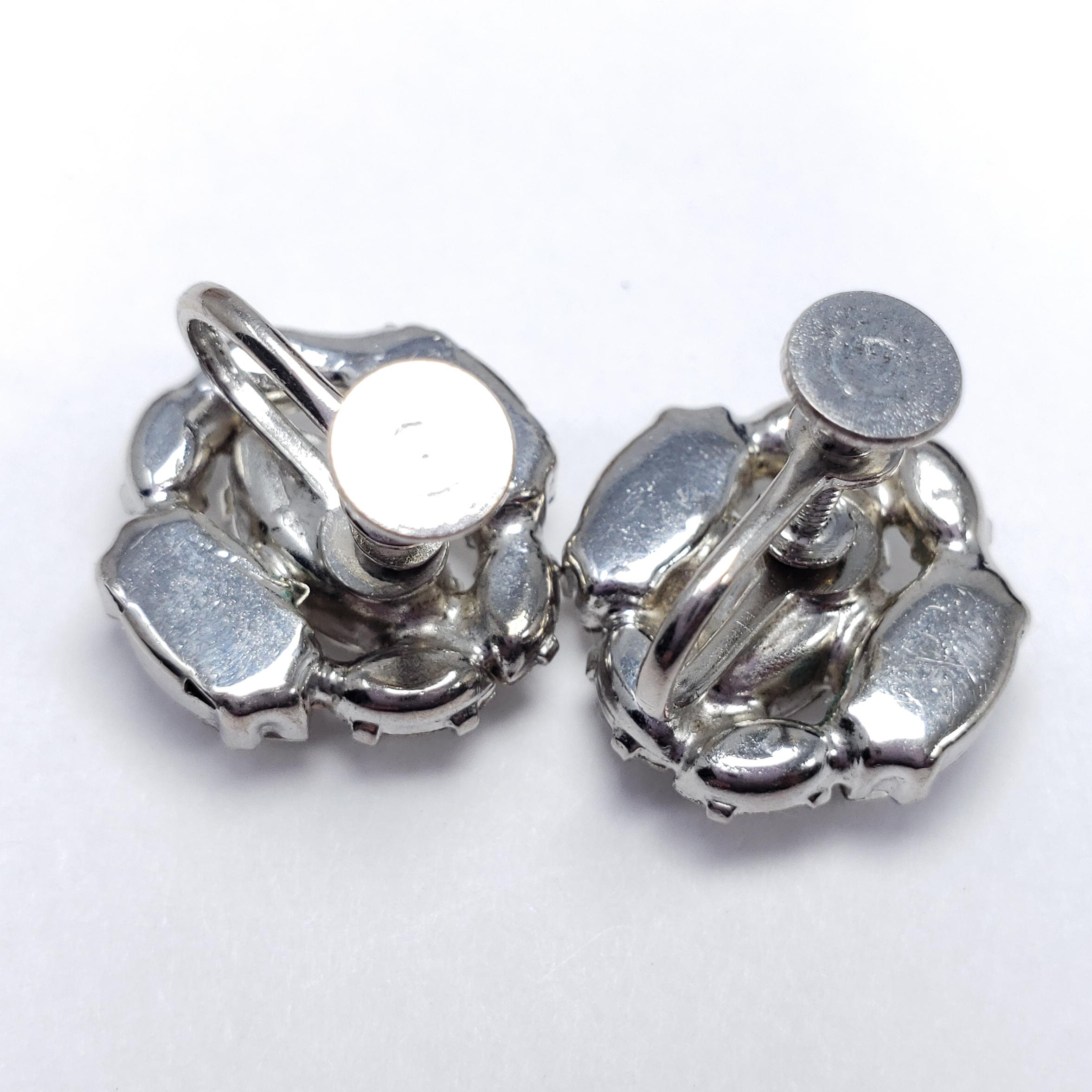 Clear Crystal Cluster Earrings in Silver, Mid 1900s, Prong Set, Screw Back Hardw In Good Condition For Sale In Milford, DE