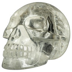 Crâne en quartz cristallin transparent, crâne humain sculpté à la main sur du quartz Diamantina
