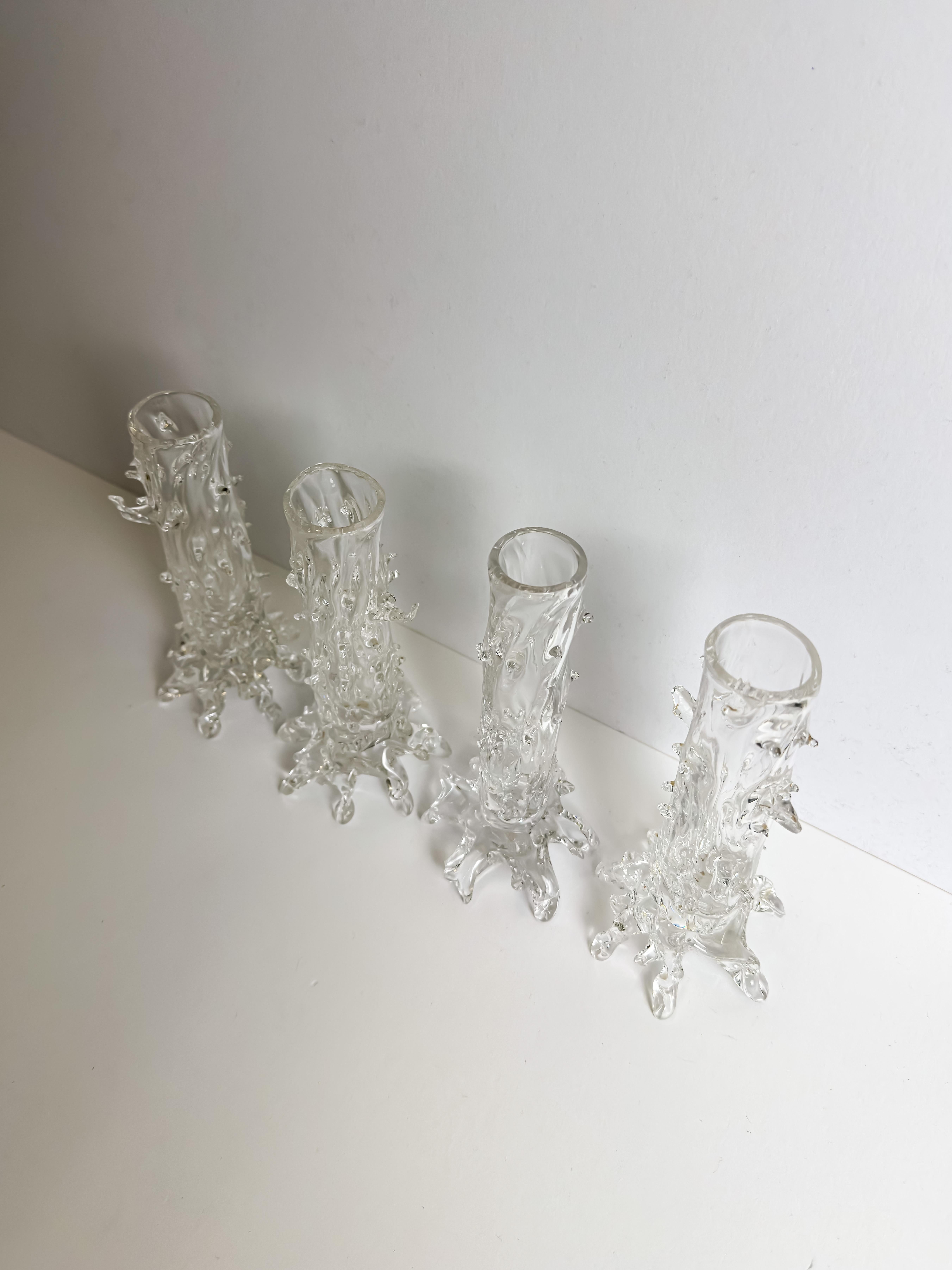 Viktorianische Dornenvasen aus klarem Kristall, tschechisch, 1890er Jahre, Satz von vier Stück (Spätviktorianisch) im Angebot