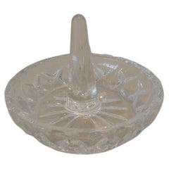 Clear Cut Crystal Round Ring Holder