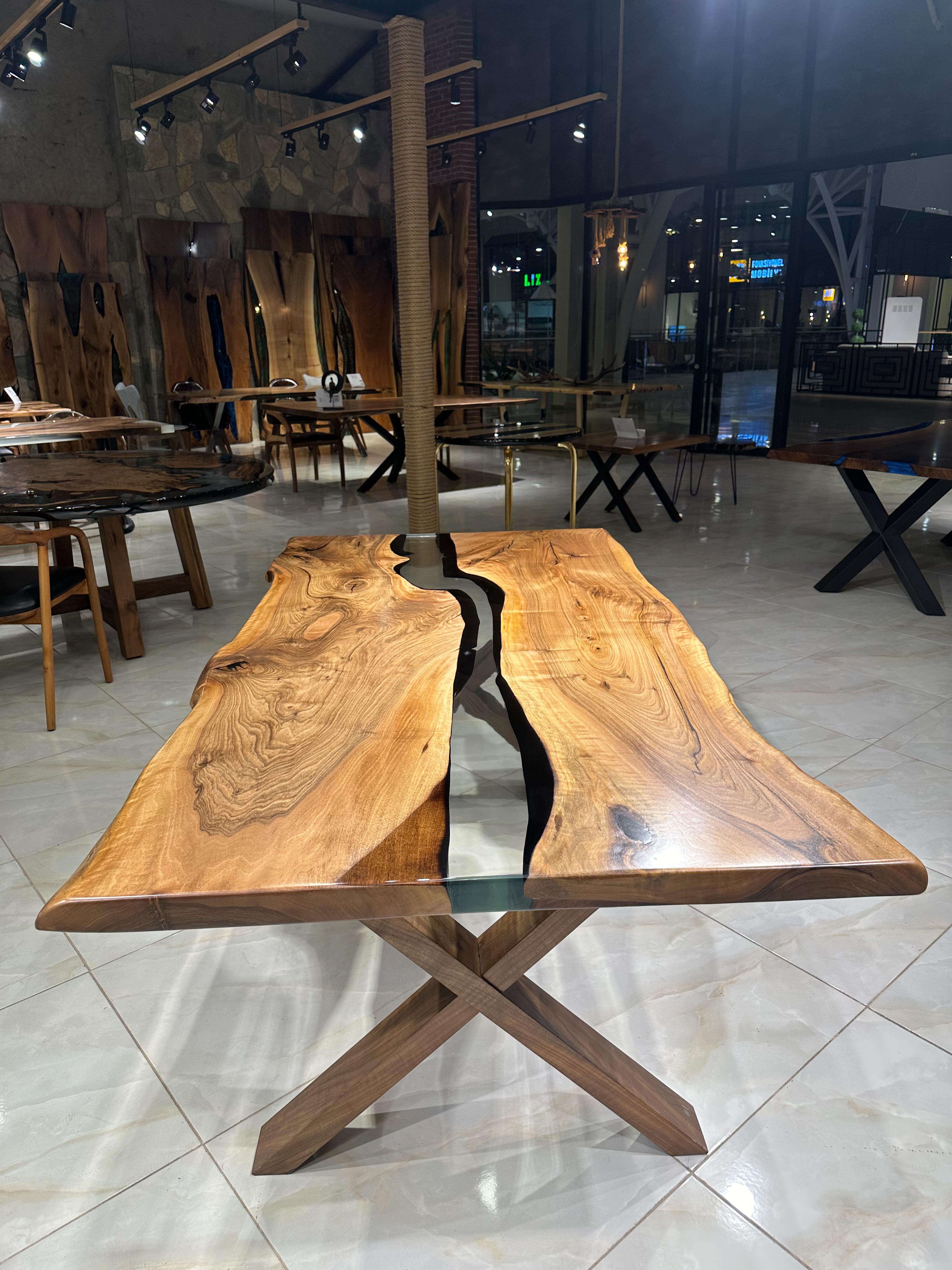 Moderne Table de salle à manger en résine époxy transparente - Table de rivière en bois - Table de table à dîner organique en vente