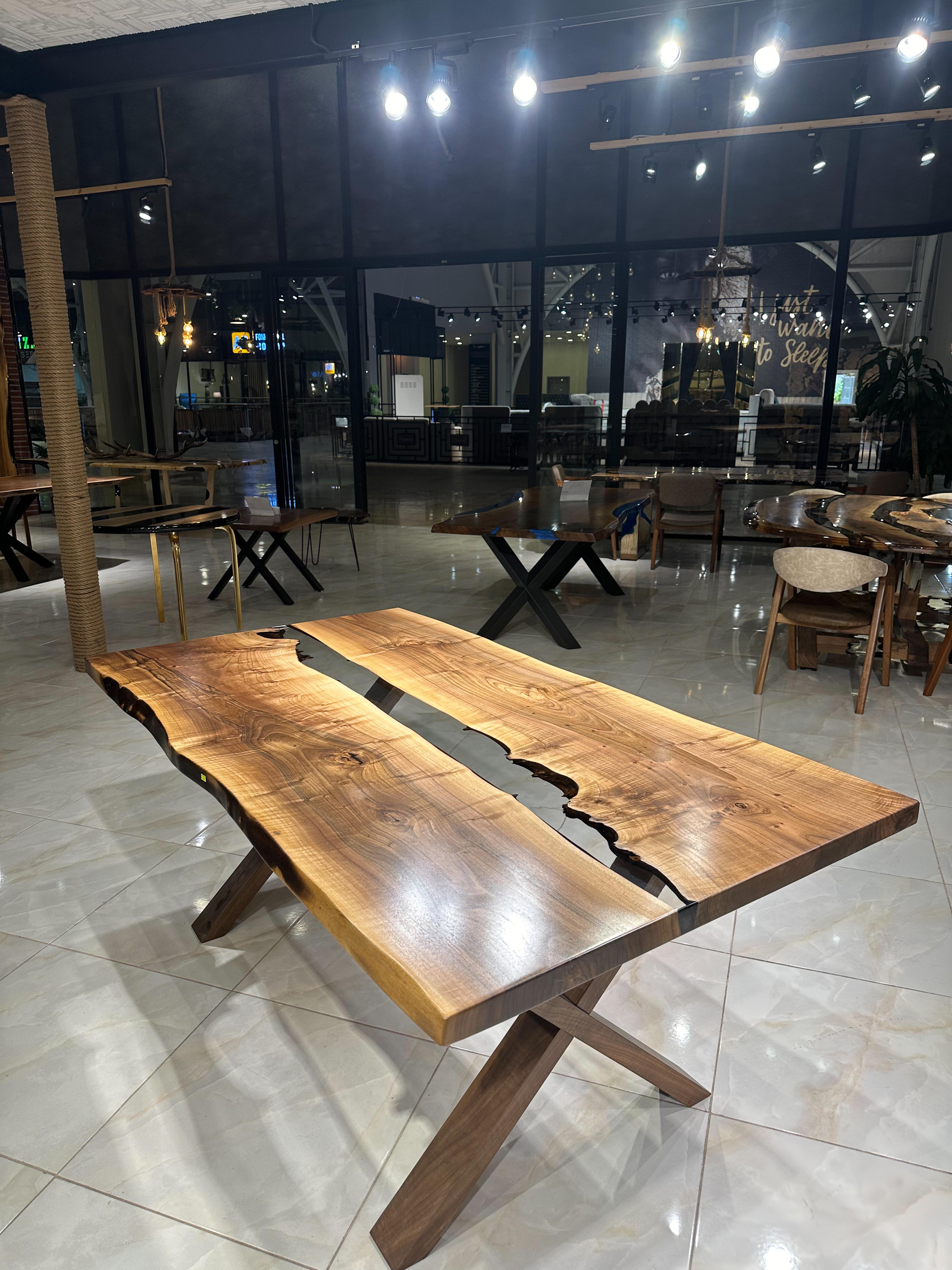 Table de salle à manger en résine époxy transparente - Table de rivière en bois - Table de table à dîner organique Neuf - En vente à İnegöl, TR
