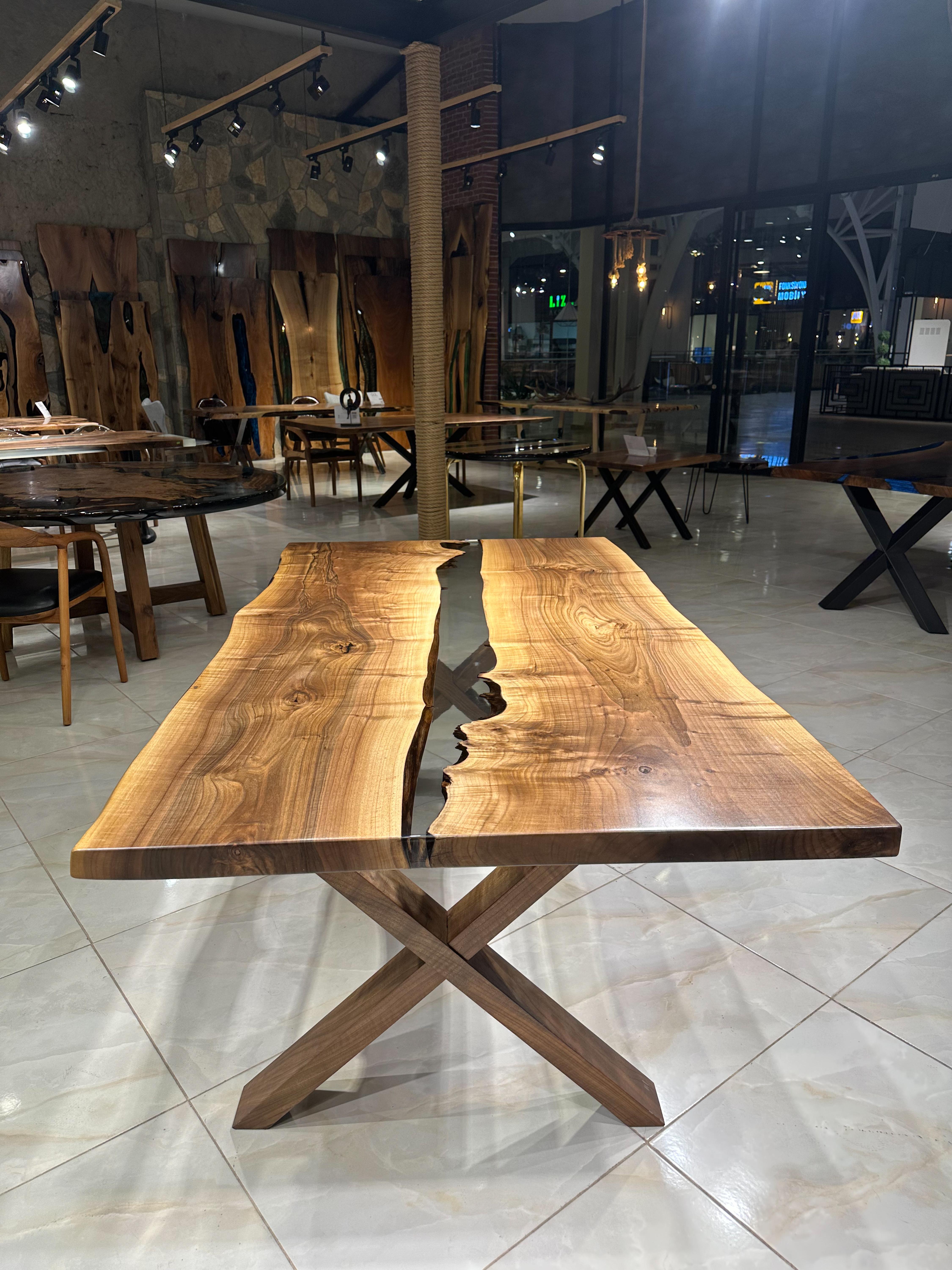 XXIe siècle et contemporain Table de salle à manger en résine époxy transparente - Table de rivière en bois - Table de table à dîner organique en vente