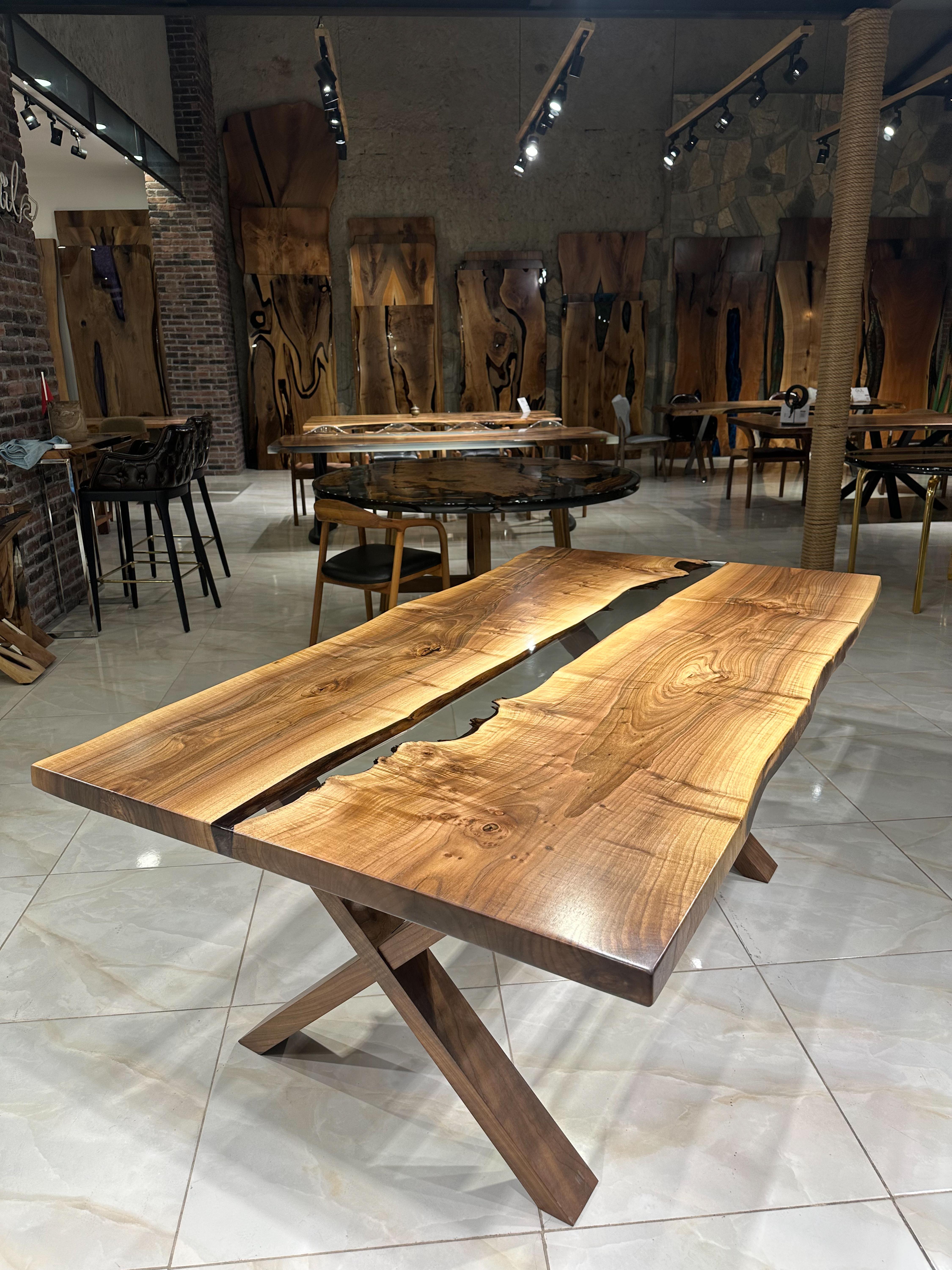 Acier Table de salle à manger en résine époxy transparente - Table de rivière en bois - Table de table à dîner organique en vente