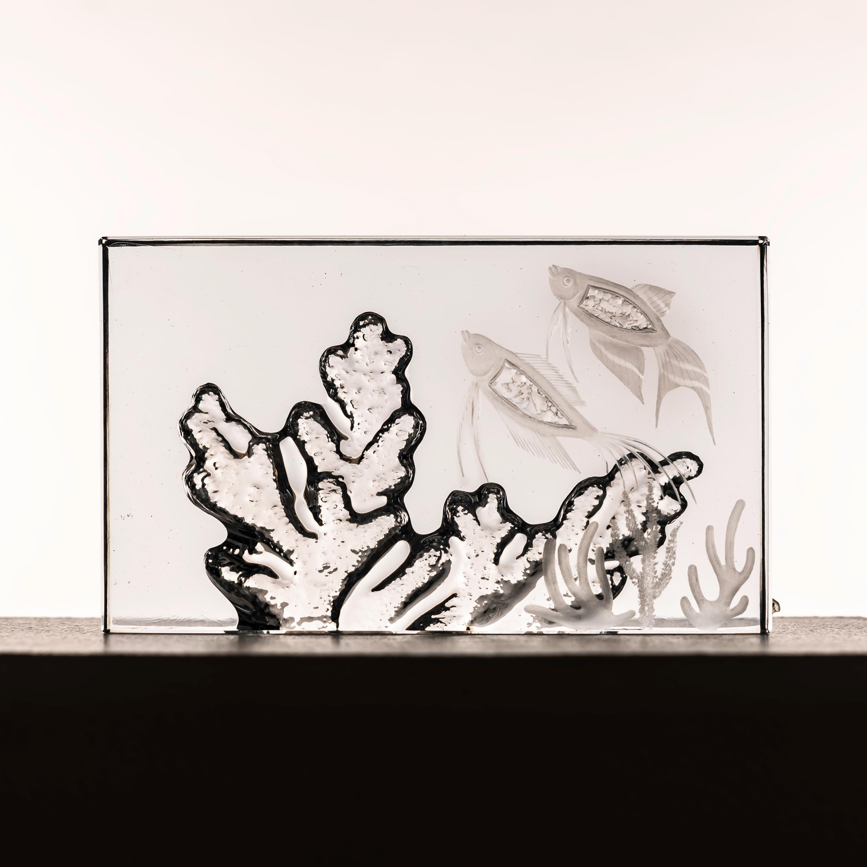 Escena marina en vidrio artístico transparente grabado de Strömbergshyttan, años 50 Sueco en venta