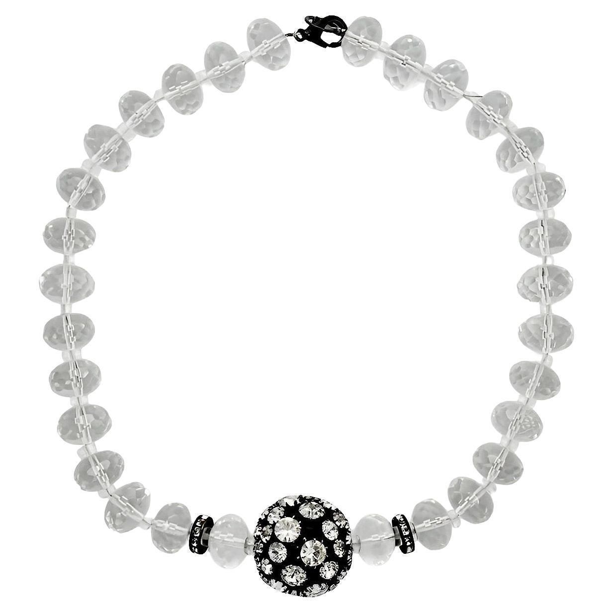 Collier de perles en verre transparent à facettes avec boule d'émail noir et de cristal en vente