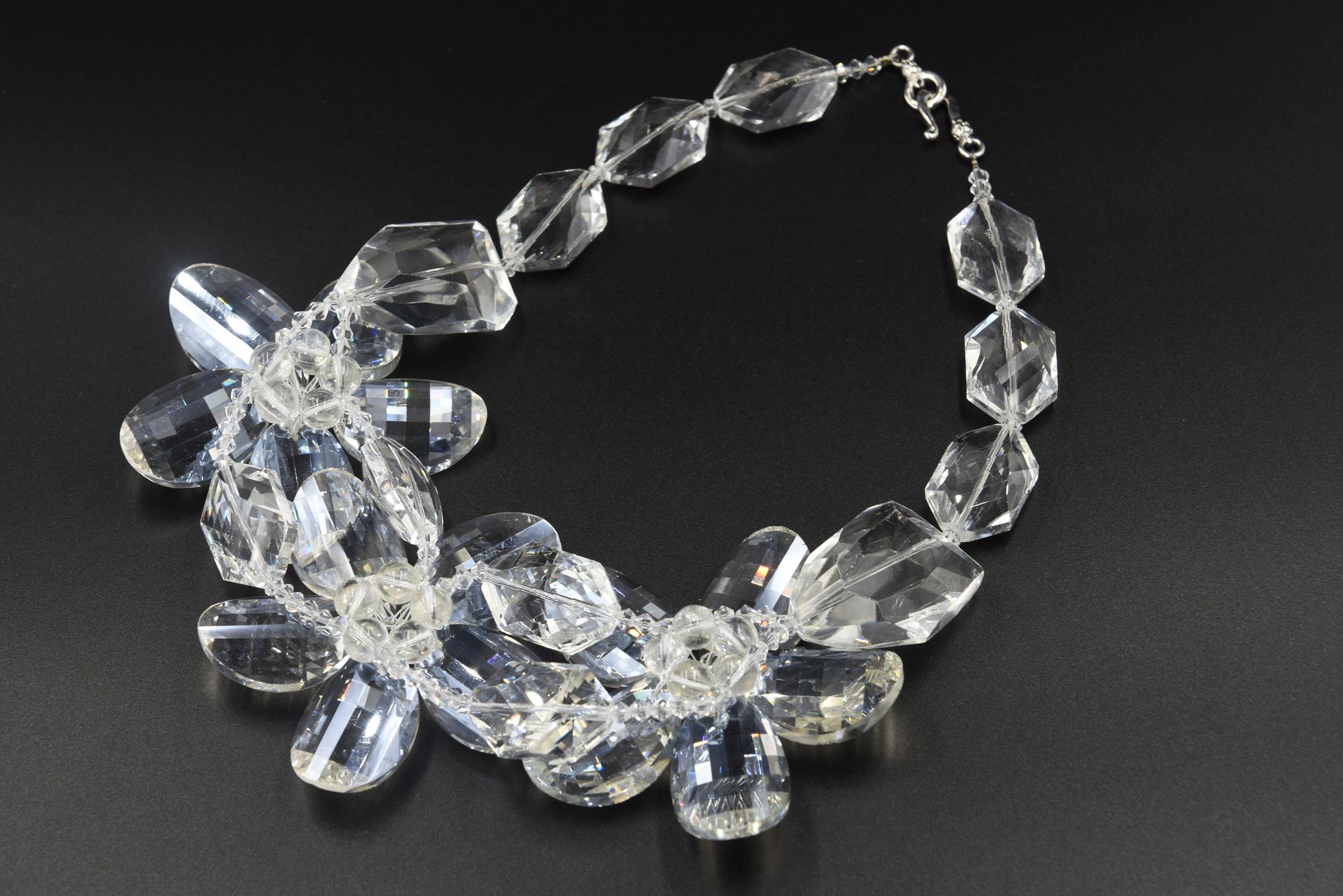 Clear Faceted Lucite Flower Statement Necklace In Good Condition In Miami Beach, FL