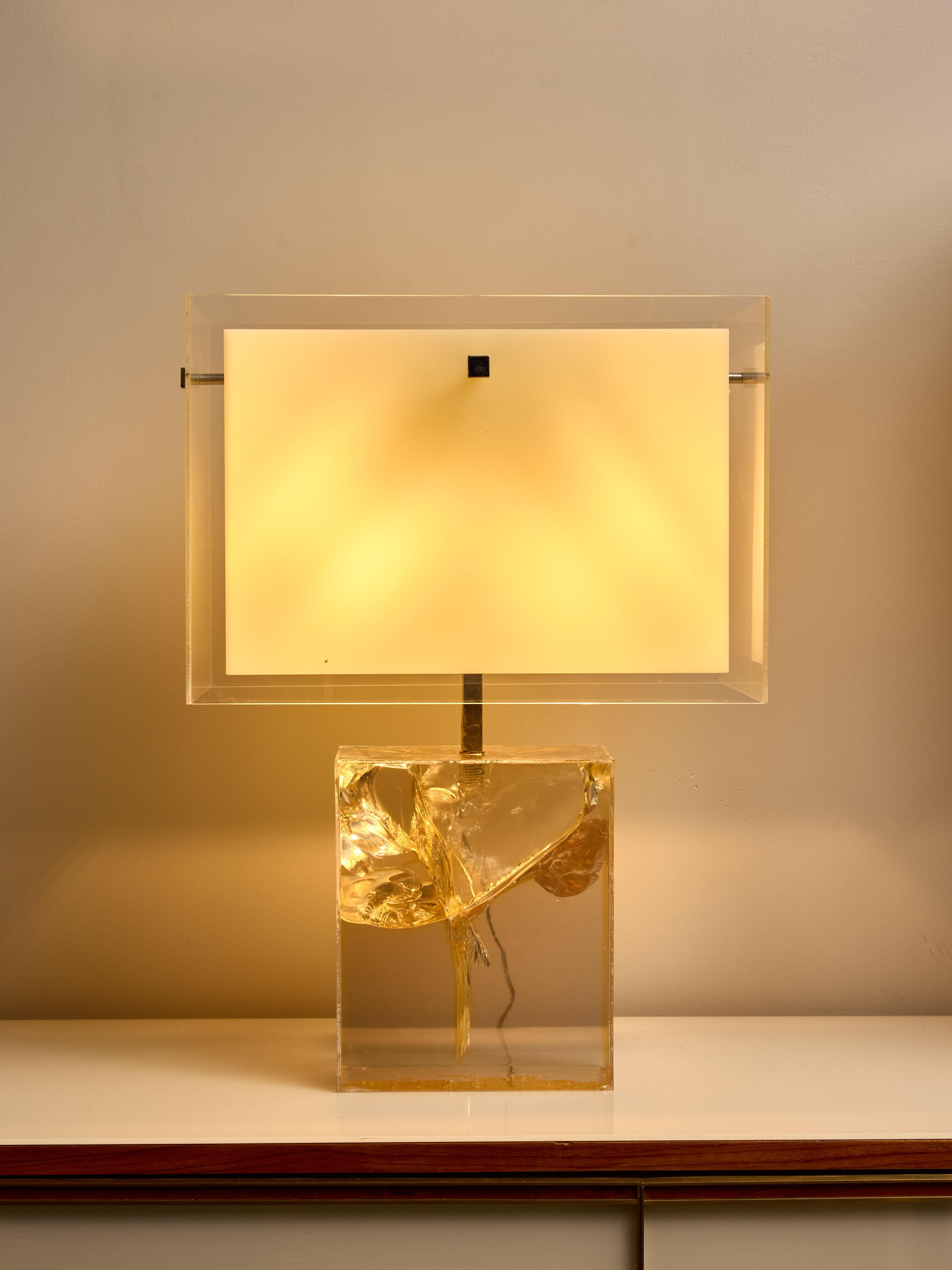 Mid-Century Modern Clear Fractal Resin Table Lamp with Plexi Shade by Marie Claude de Fouquieres For Sale