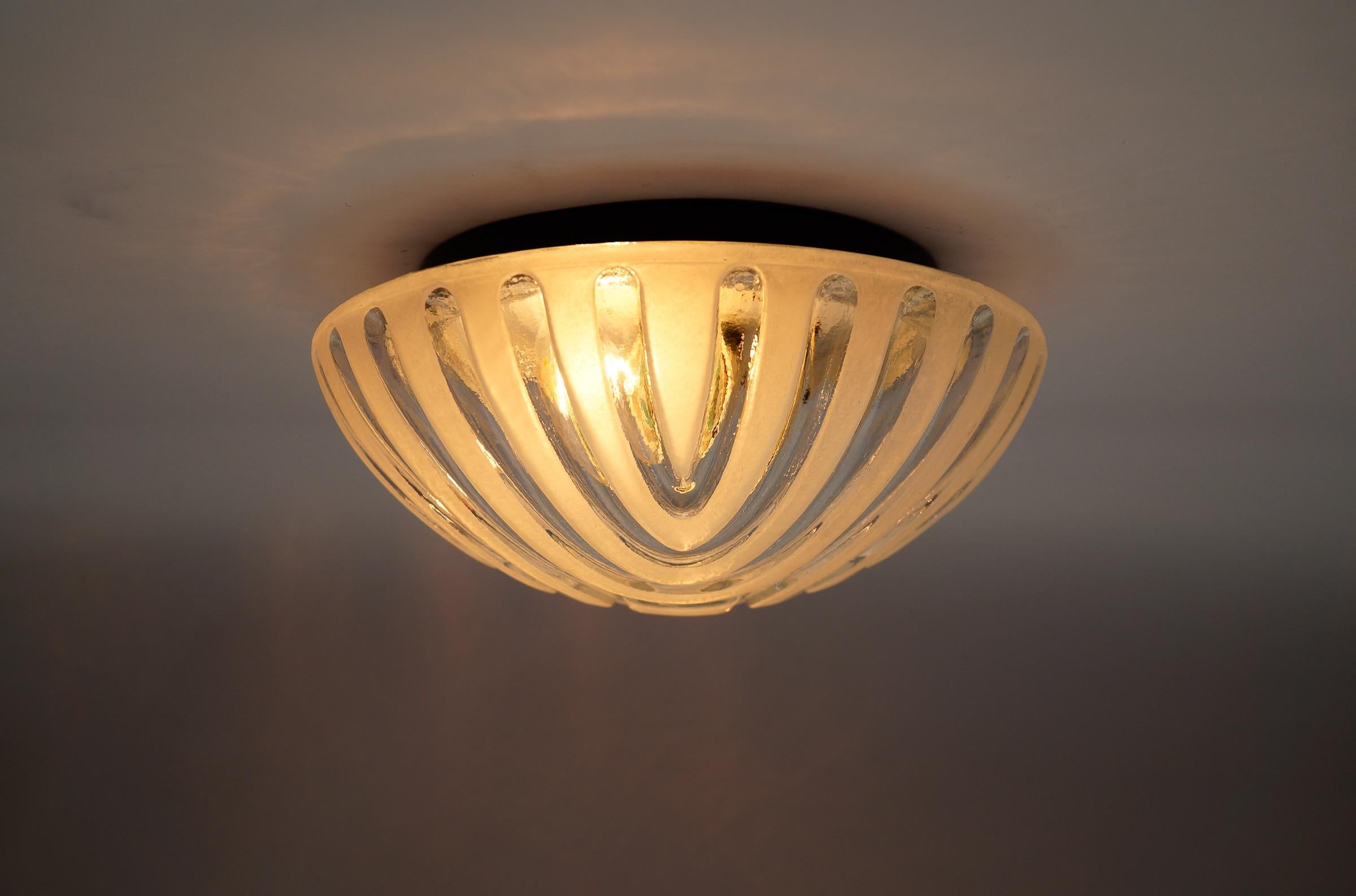 Lampada da incasso rotonda 3D in vetro trasparente, Germania 1960 In condizioni buone in vendita a Nürnberg, Bayern
