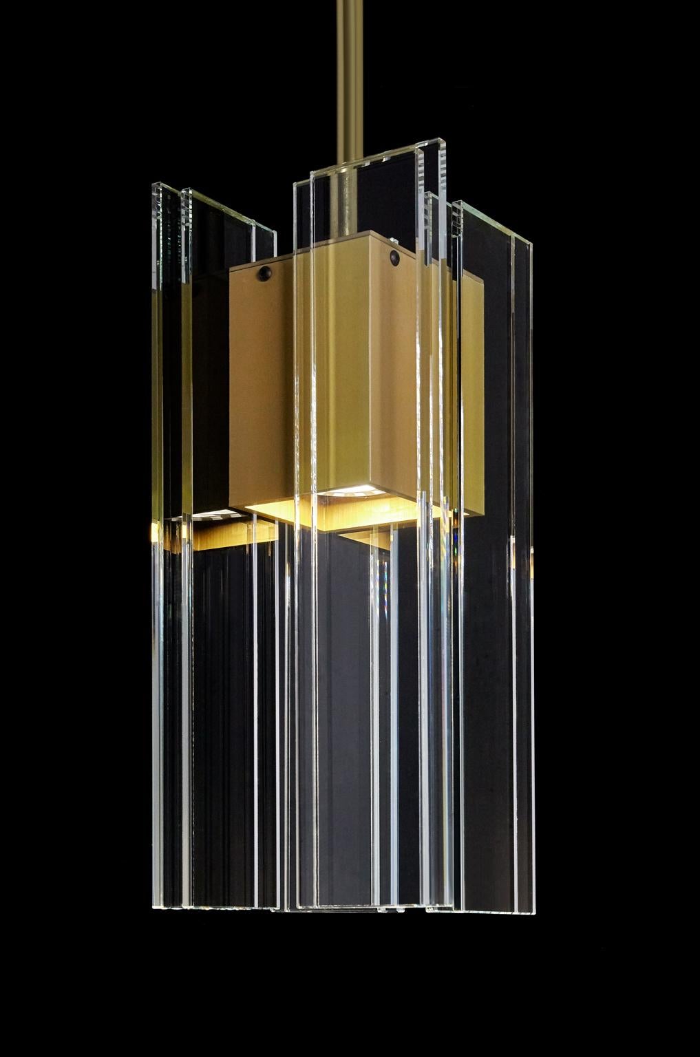 Clear Glass with Brass and Anodized Gold Aluminum Contemporary LED PendantLight  (Handgefertigt) im Angebot