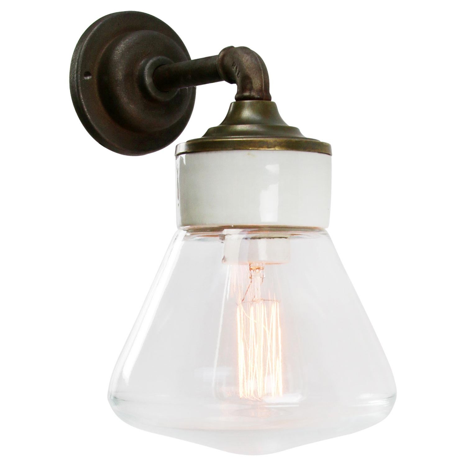 Porcelain industrial wall lamp.
White porcelain, brass and cast iron
Clear glass.
2 conductors, no ground.

Diameter wall mount 10.5 cm / 4”.
2 holes to secure.

For use inside only

Weight: 2.05 kg / 4.5 lb

Priced per individual item. All lamps