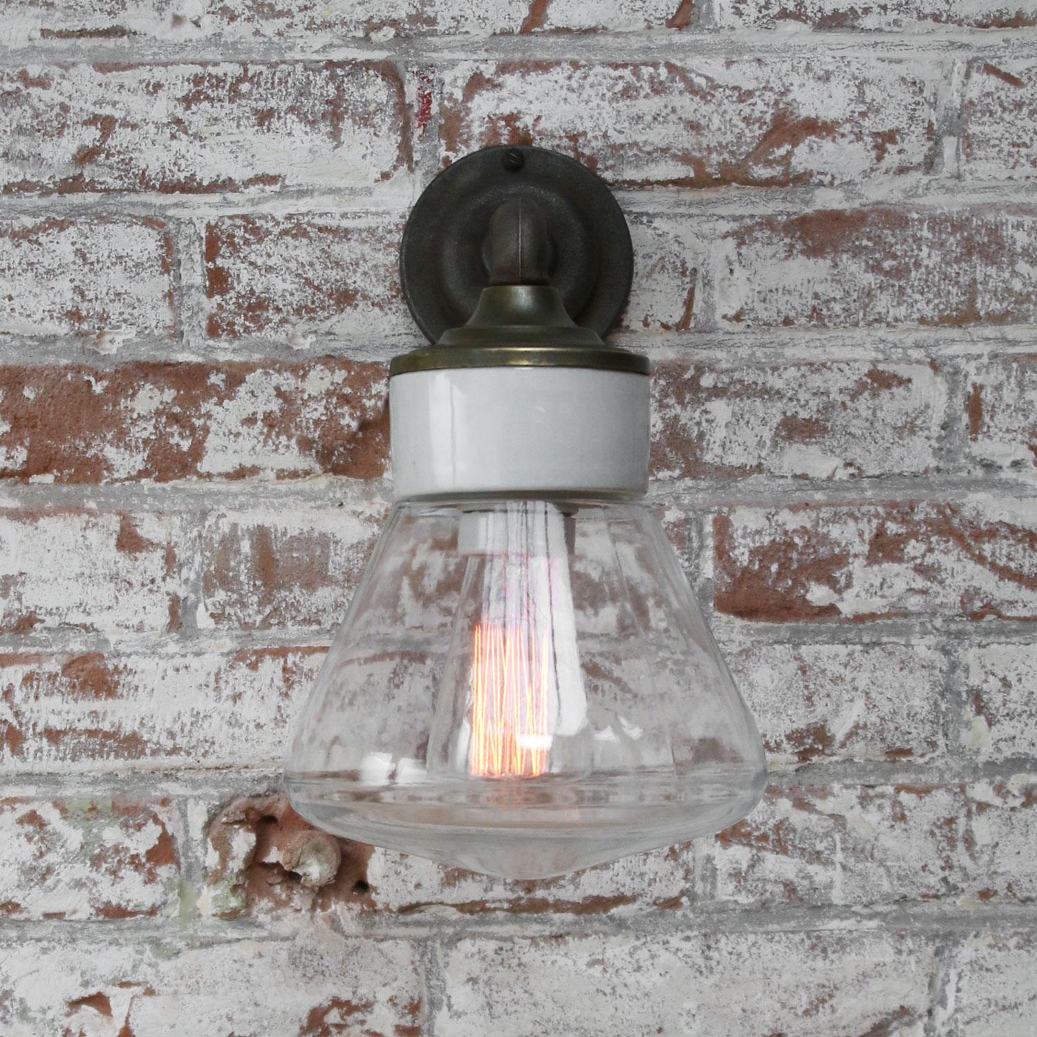Moulage Verre clair Brass Vintage Cast Iron Arm Sconces Wall Lights en vente